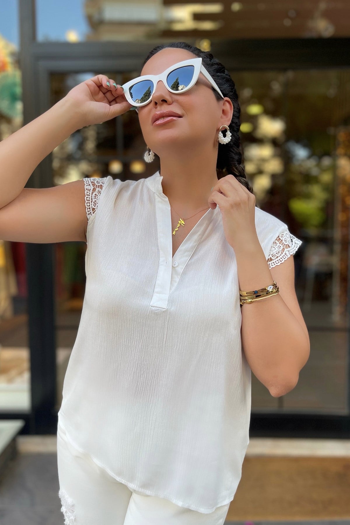 Kolları Güpür Detaylı Beyaz  Bluz 