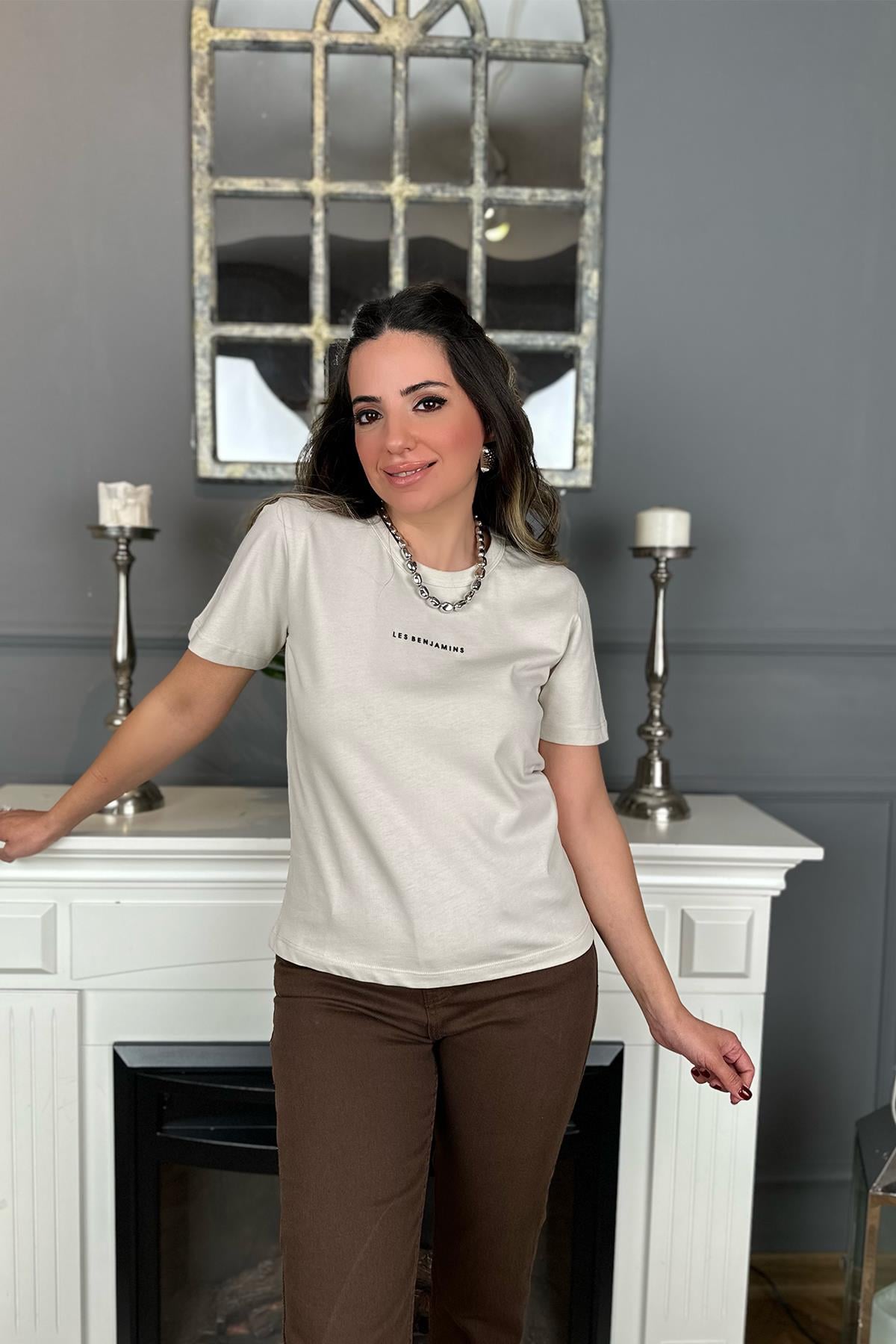Krem Renk Kabartma Baskılı Tshirt