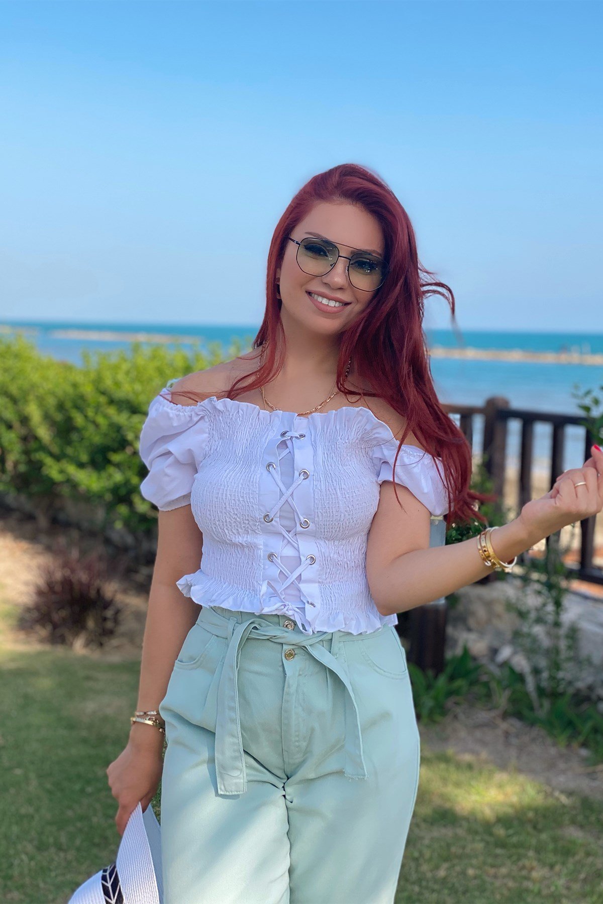 Kuşgözü Detaylı Beyaz Gipeli Bluz