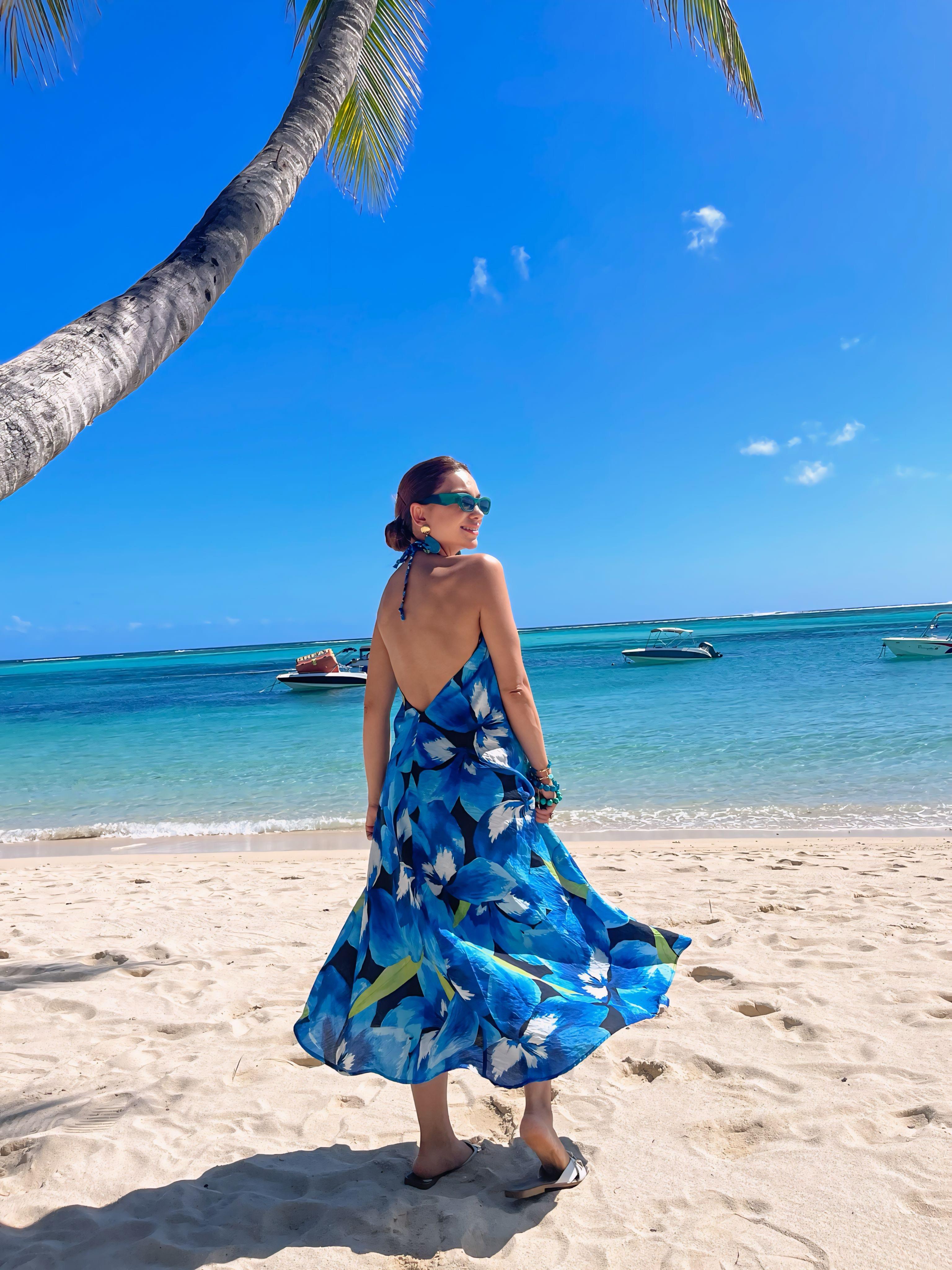 Mavi Desenli Sırtı Açık Elbise