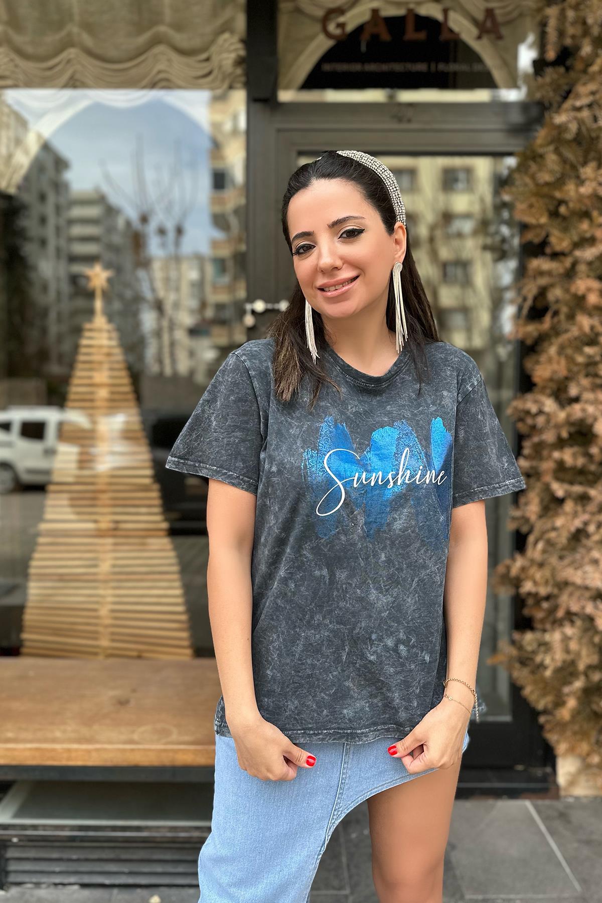 Mavi Parlak Baskılı Yıkamalı Tshirt