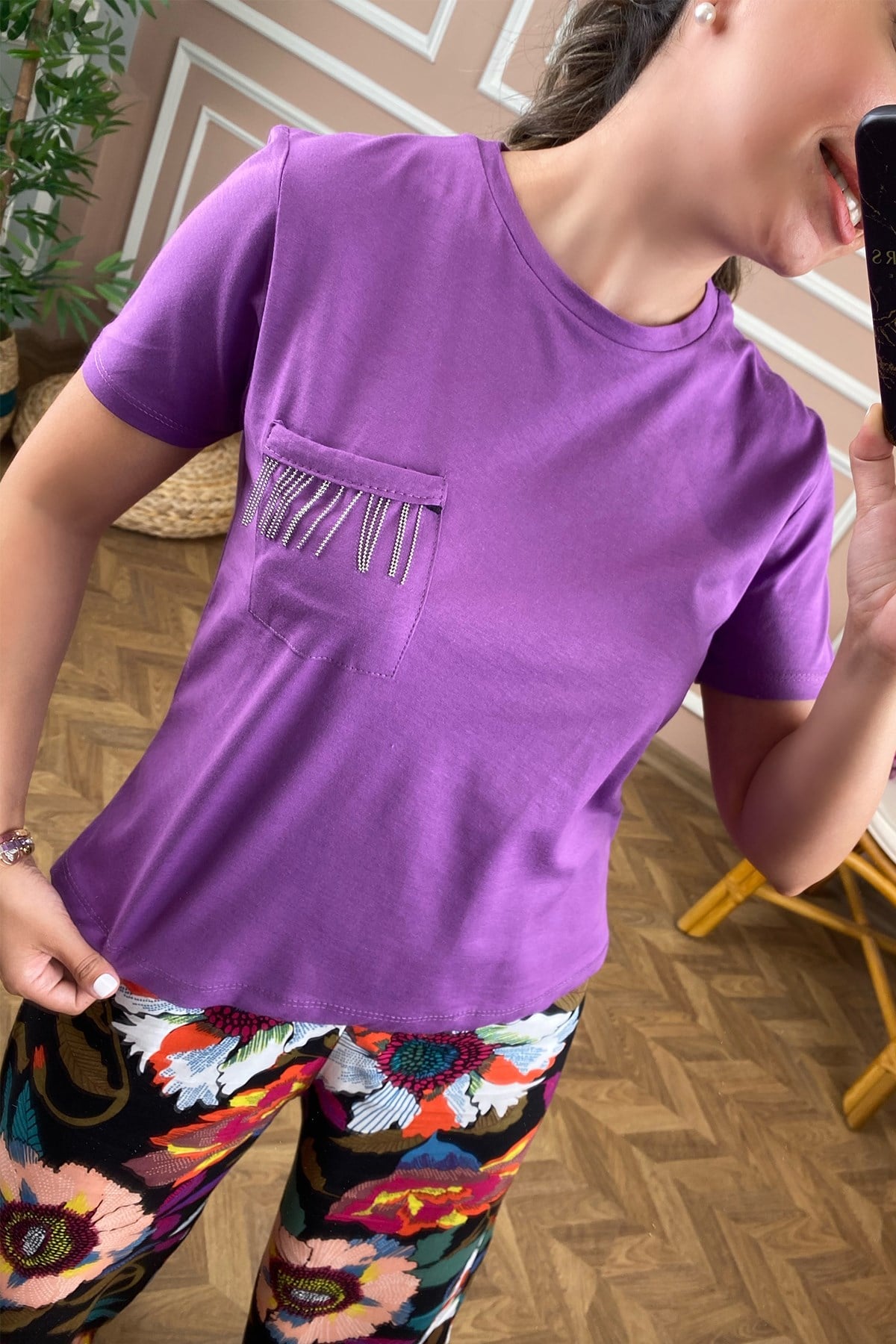 Mor  Önü Zincir Detay Tshirt 