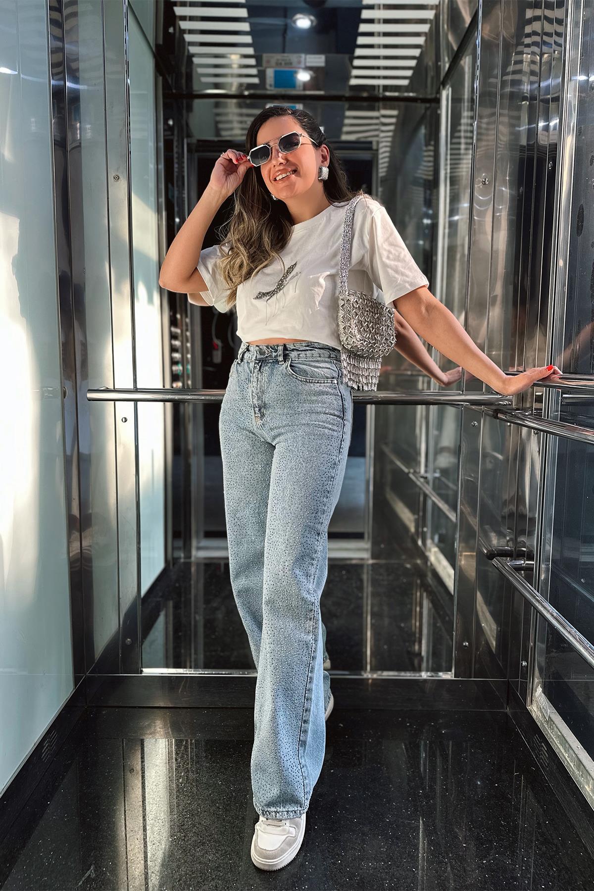 Önleri Taşlı Premium Straight Fit Jean