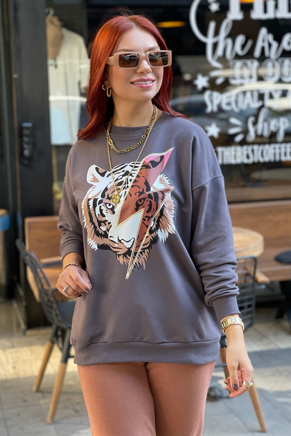 Önü Baskılı Kahve Kaplan Detaylı Sweatshirt