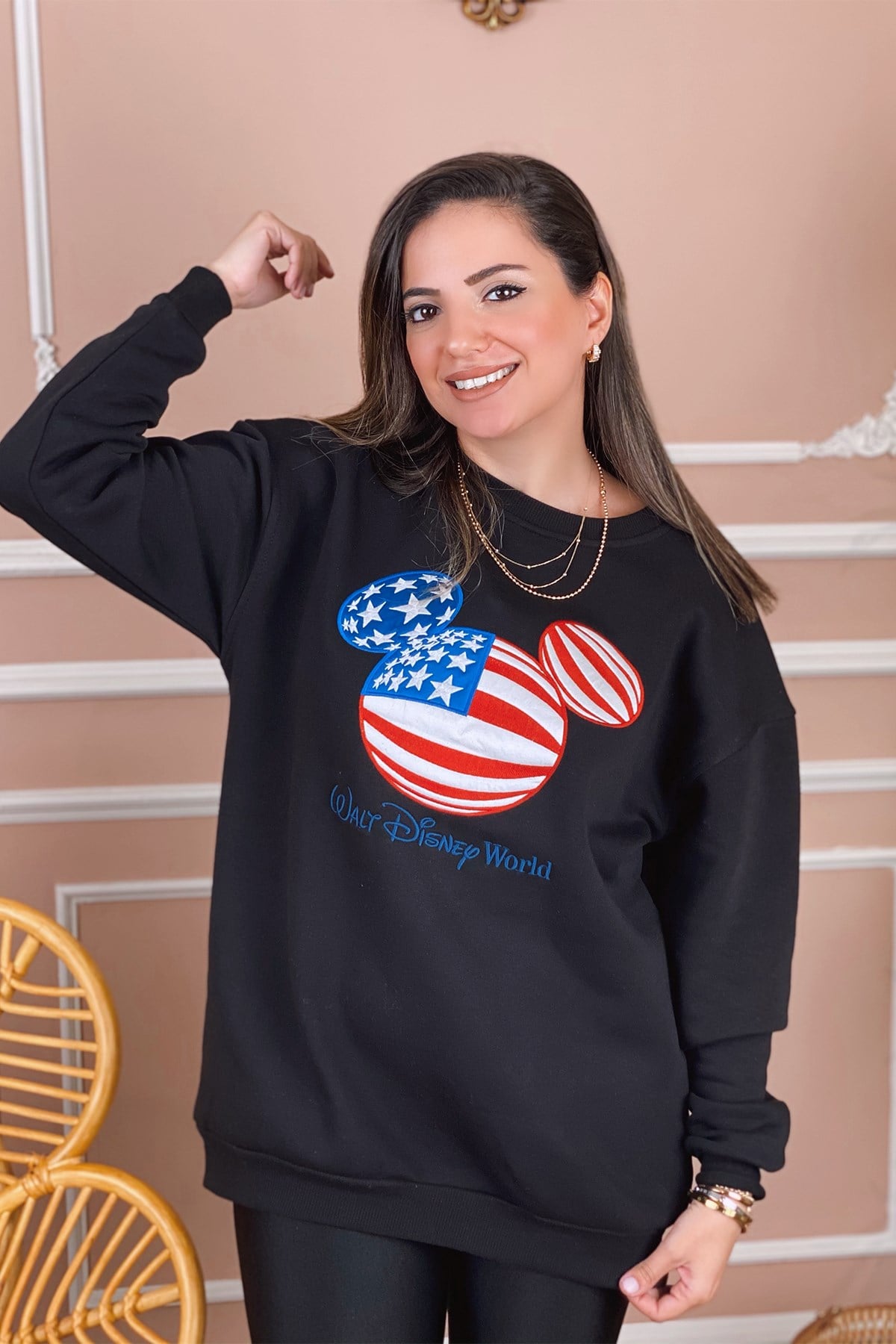 Önü Desenli Siyah Sweatshirt