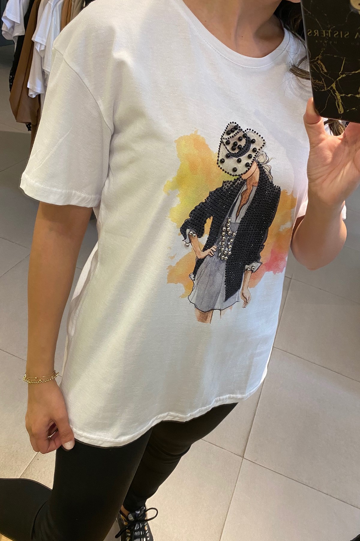 Önü Figürlü Beyaz Tshirt