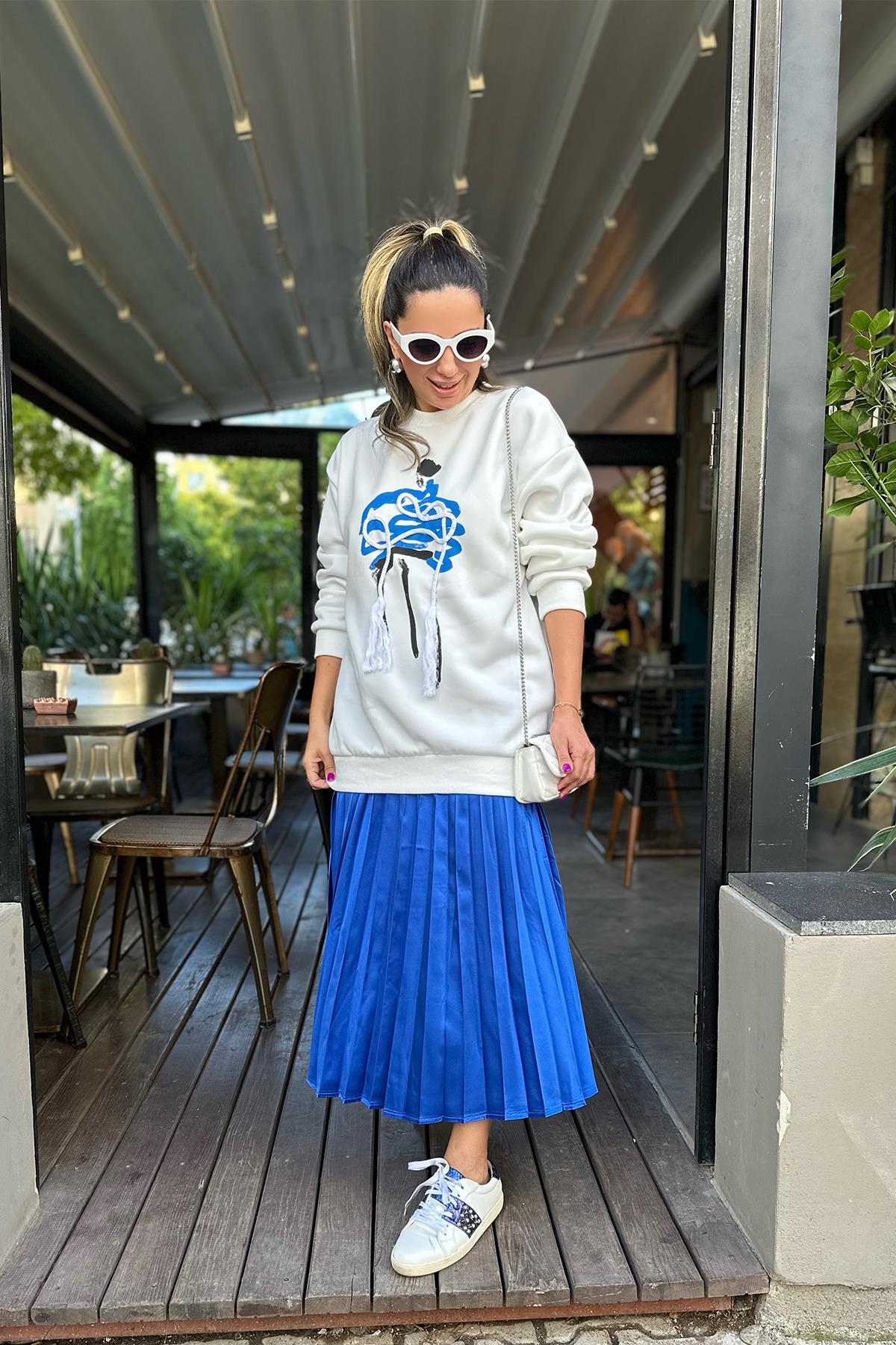 Önü İp Detaylı Beyaz Sweatshirt