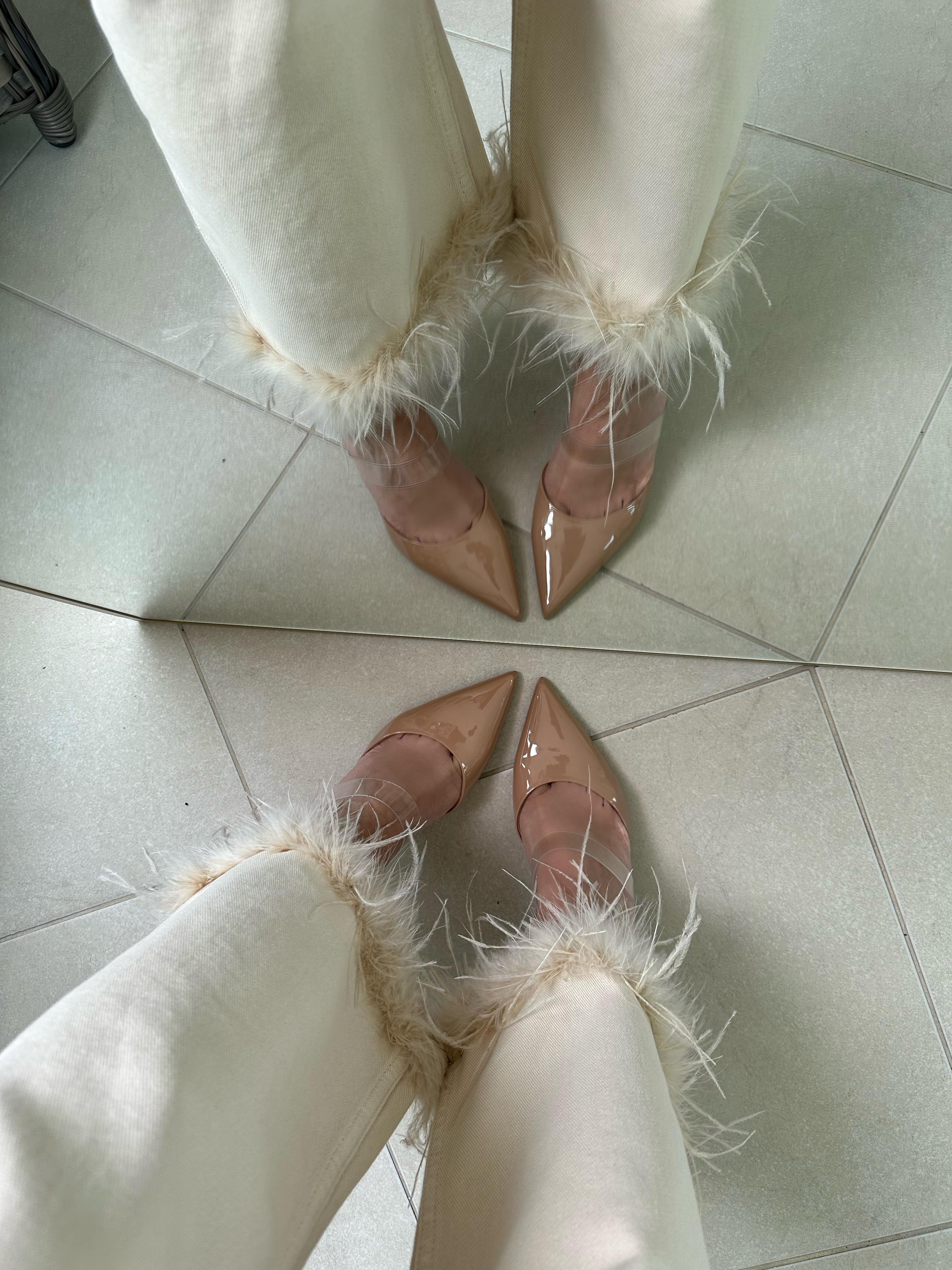 Paçası Otriş Detaylı Bej Pantolon