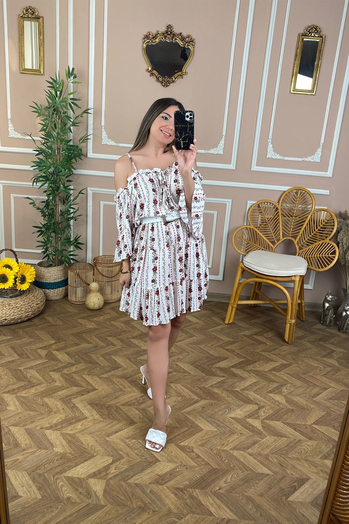 Püskül Detay Kırmızı Beyaz Çiçek Desenli Elbise