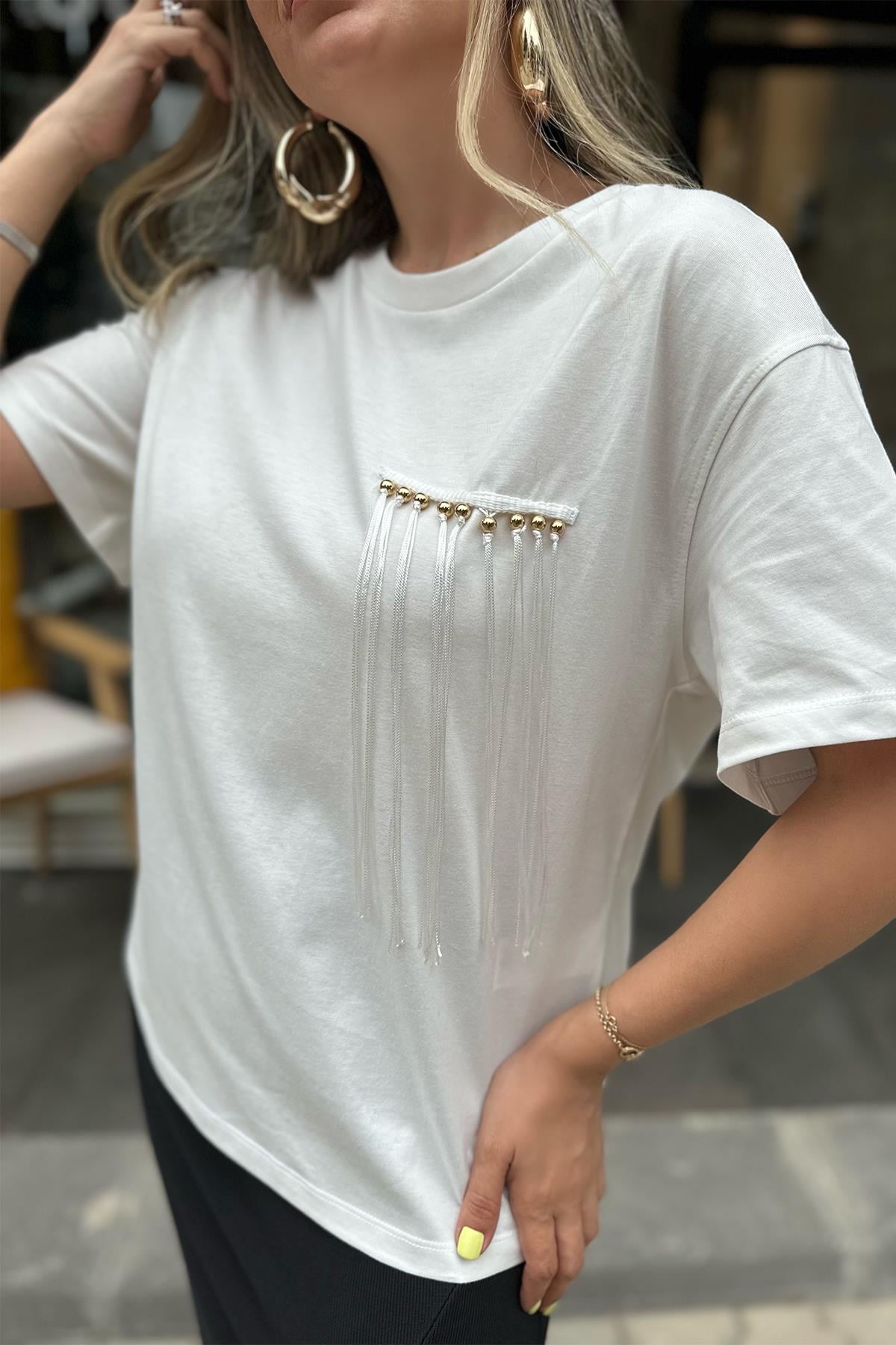 Püskül Detaylı Beyaz Tshirt