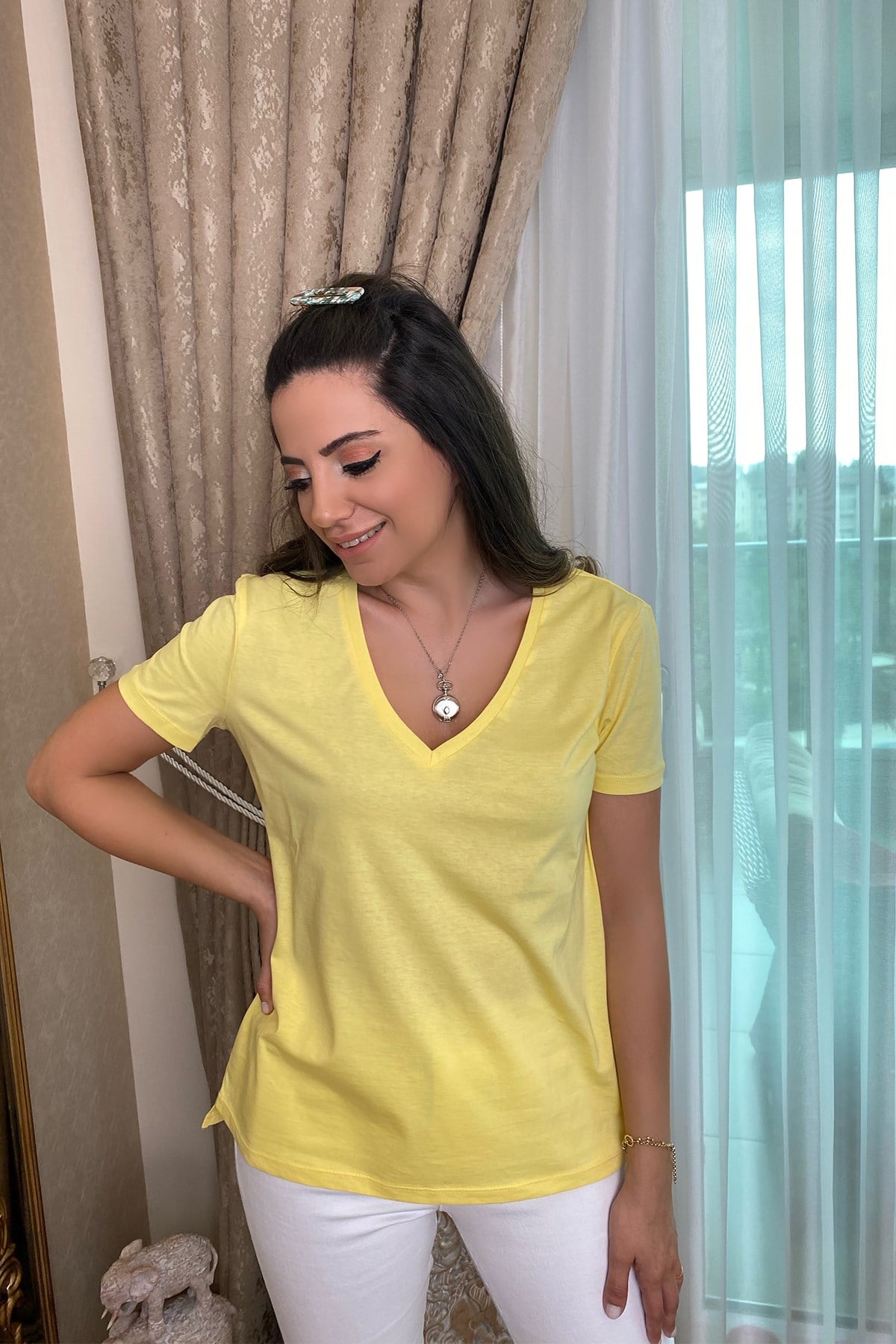 Sarı V Yaka Basic Tshirt