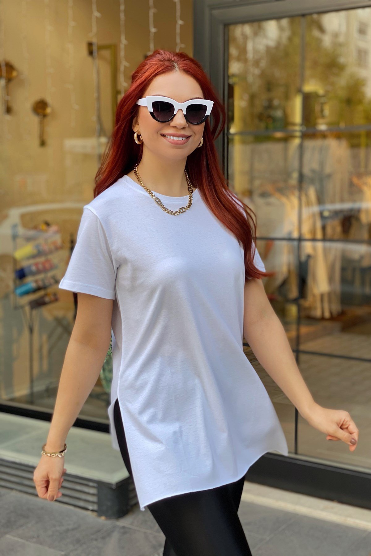 Sıfır Yaka Yandan Yırtmaçlı Beyaz Basic Tshirt