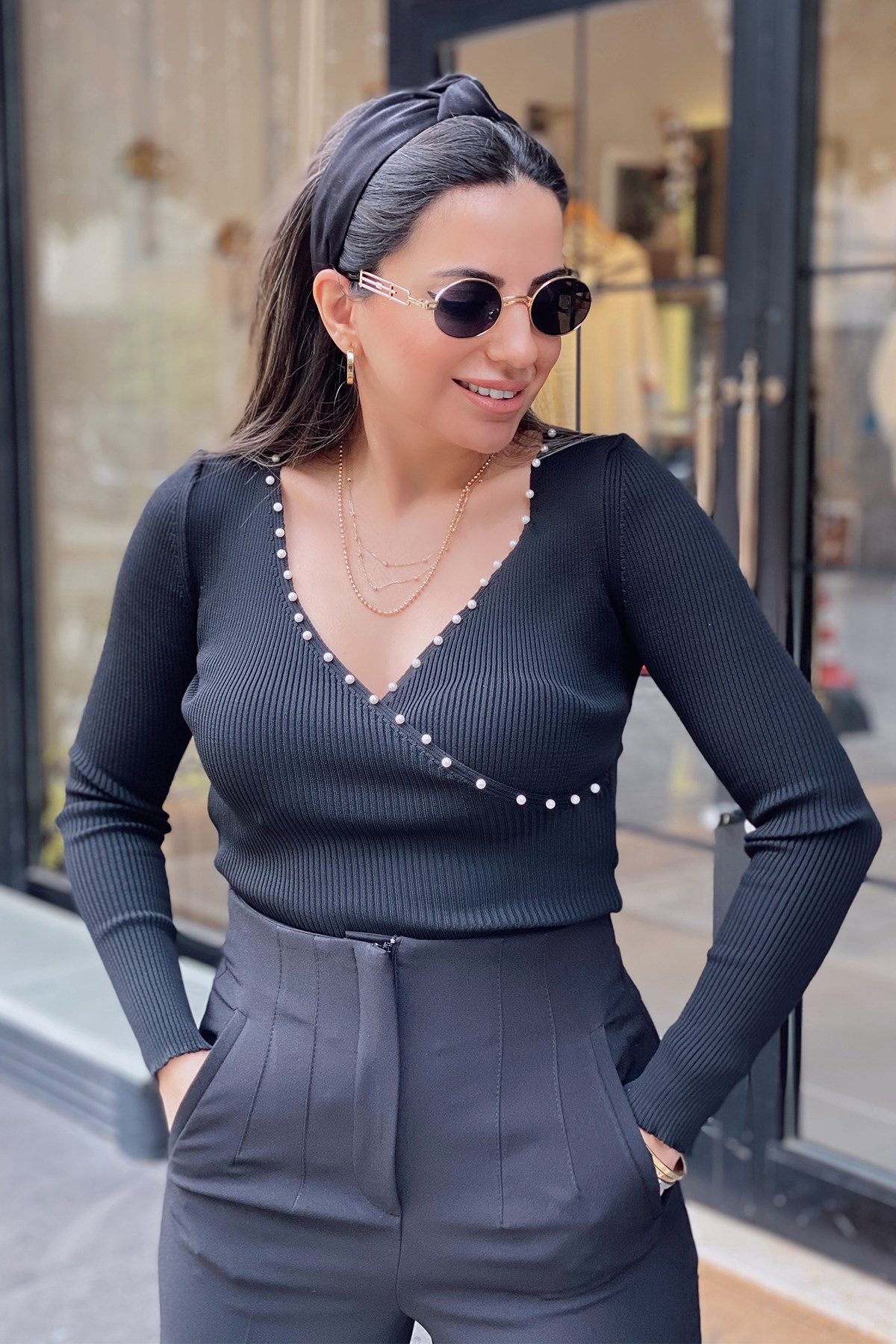 Siyah İncili Triko Bluz