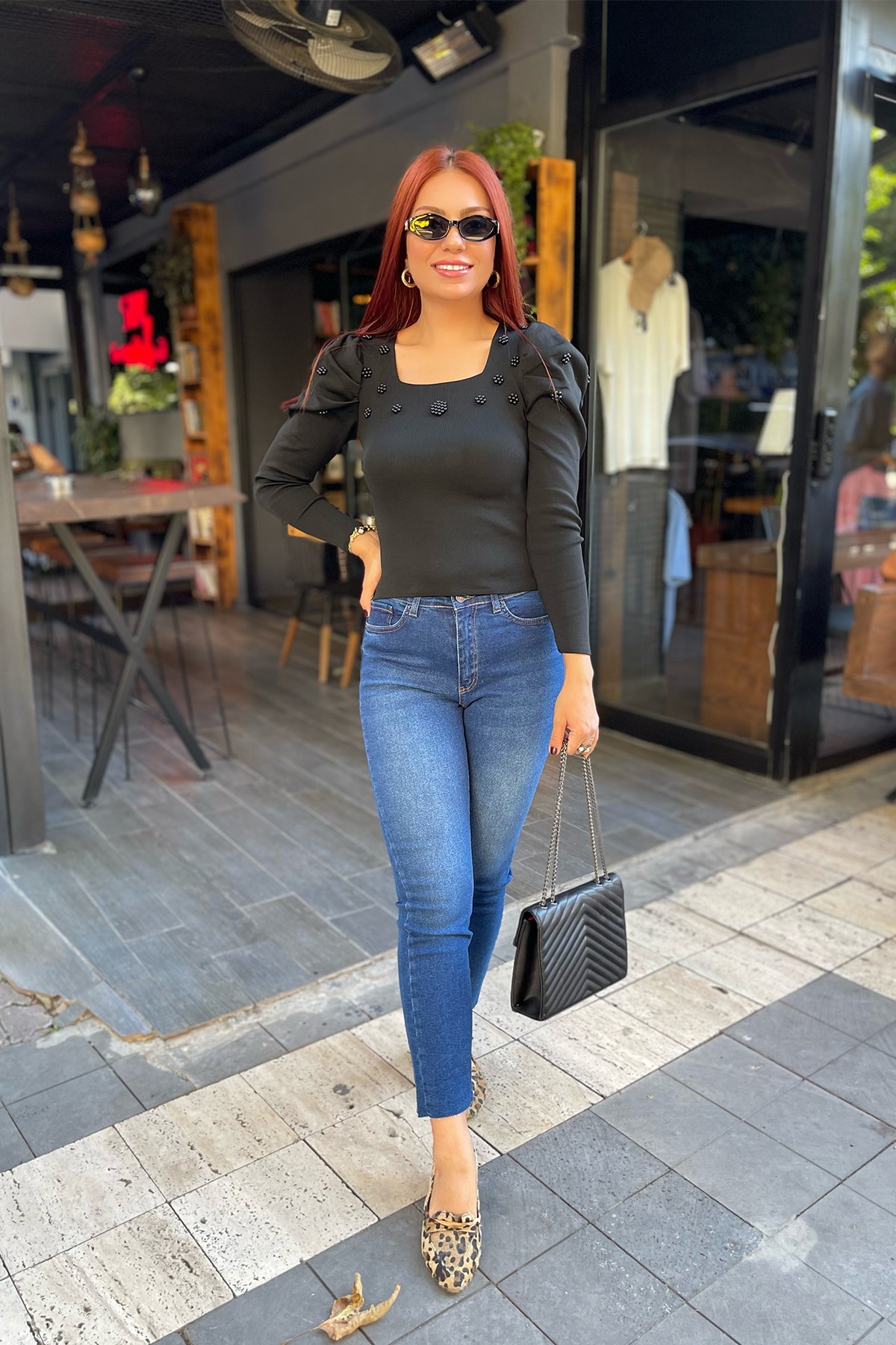 Siyah Kare Yaka İncili Triko Bluz