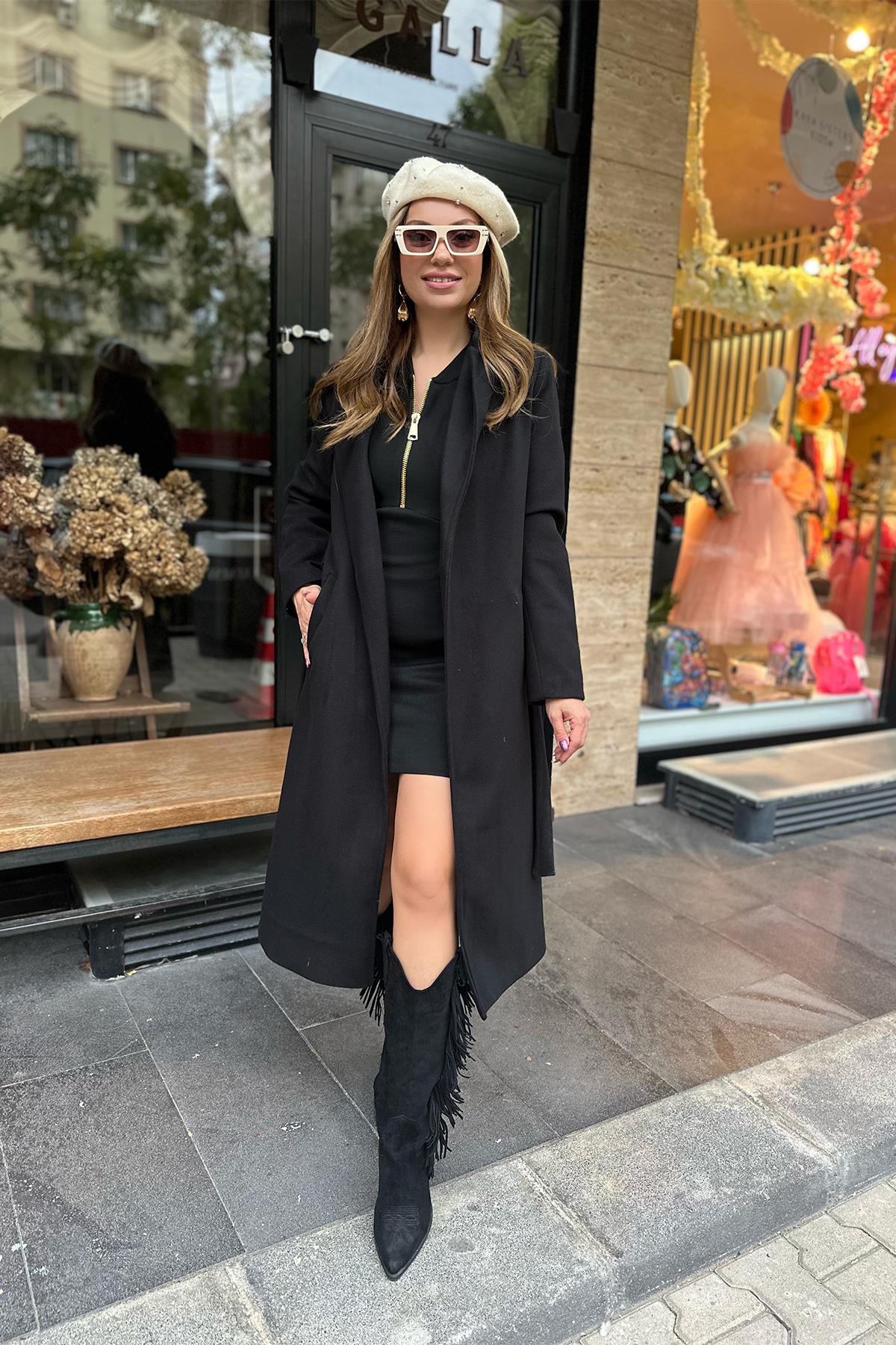 Siyah Kaşe Kuşaklı Uzun Kaban