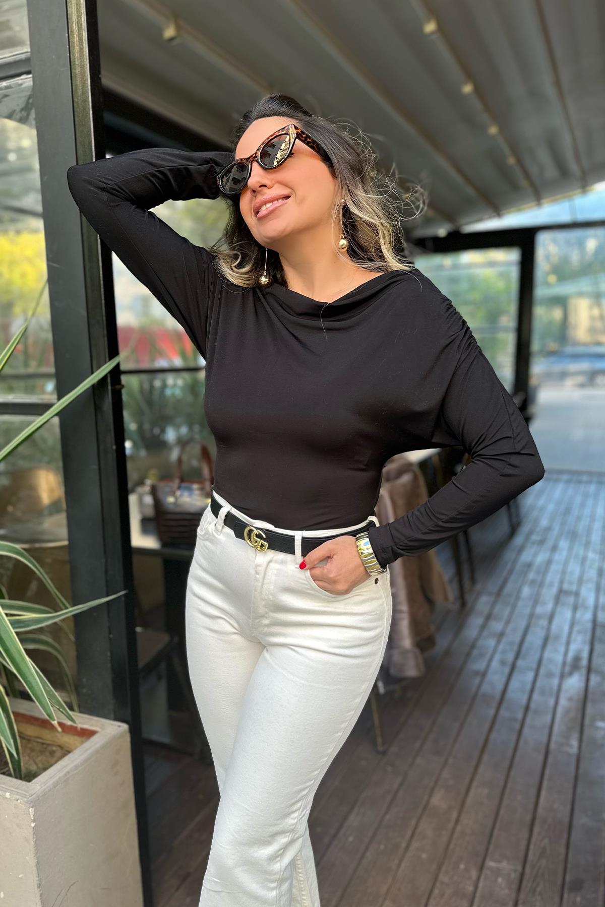 Siyah Kayık Yaka Bluz