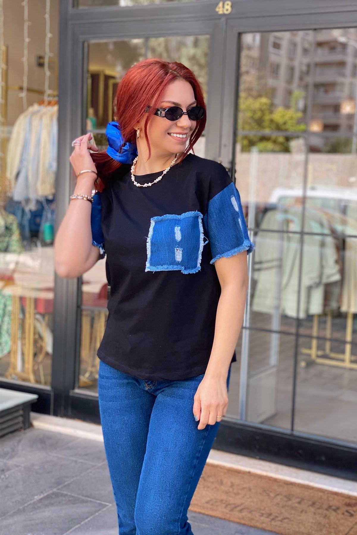 Siyah Kolları Kot Detaylı Tshirt