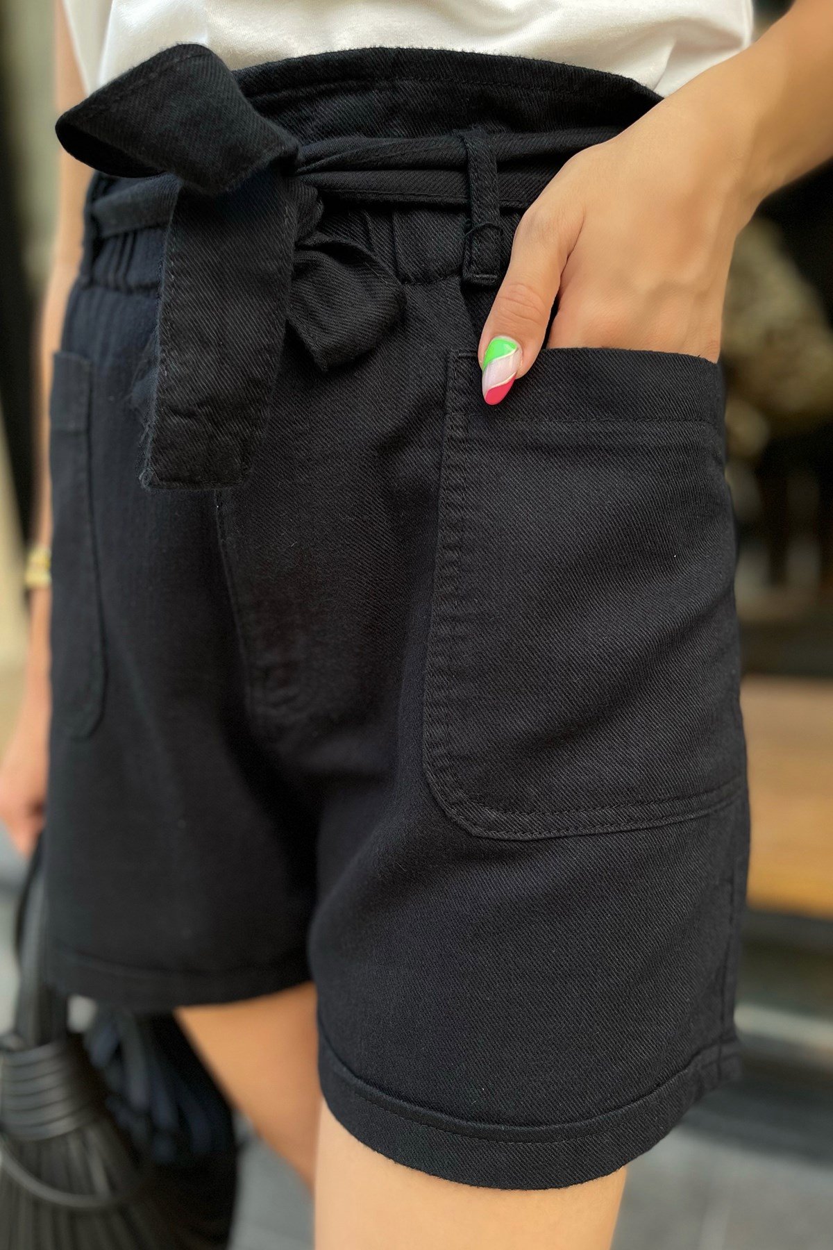 Siyah Kuşaklı Şort