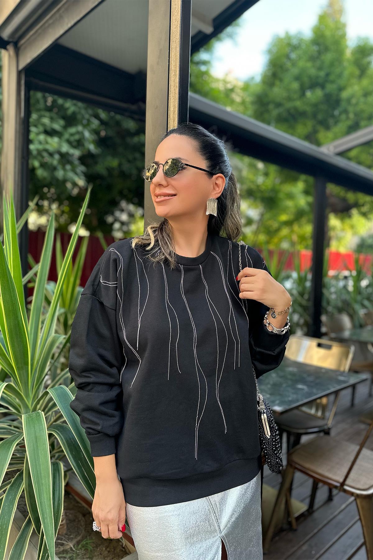 Siyah Önü Zincirli Tasarım Sweatshirt