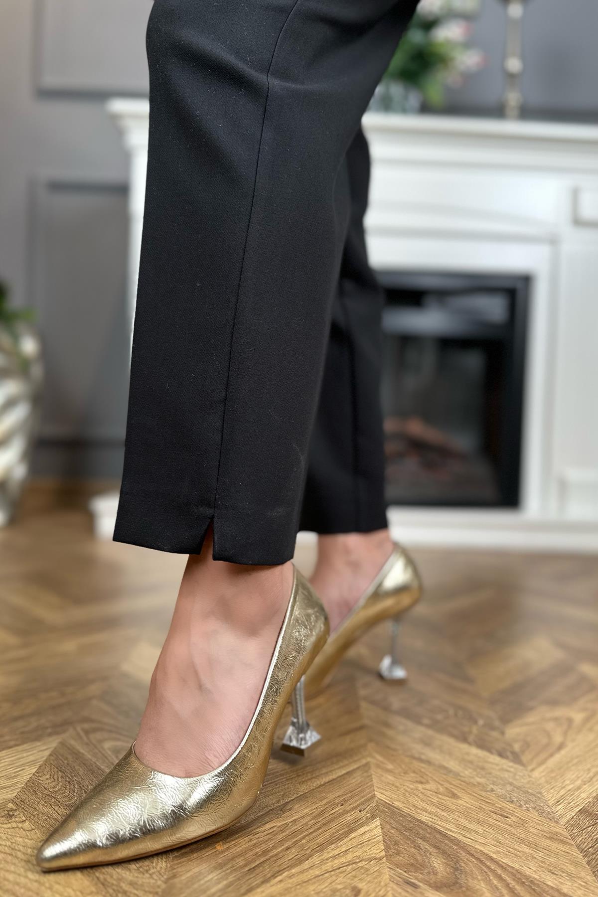 Siyah Paçası Yırtmaç Detaylı Orj Pantolon