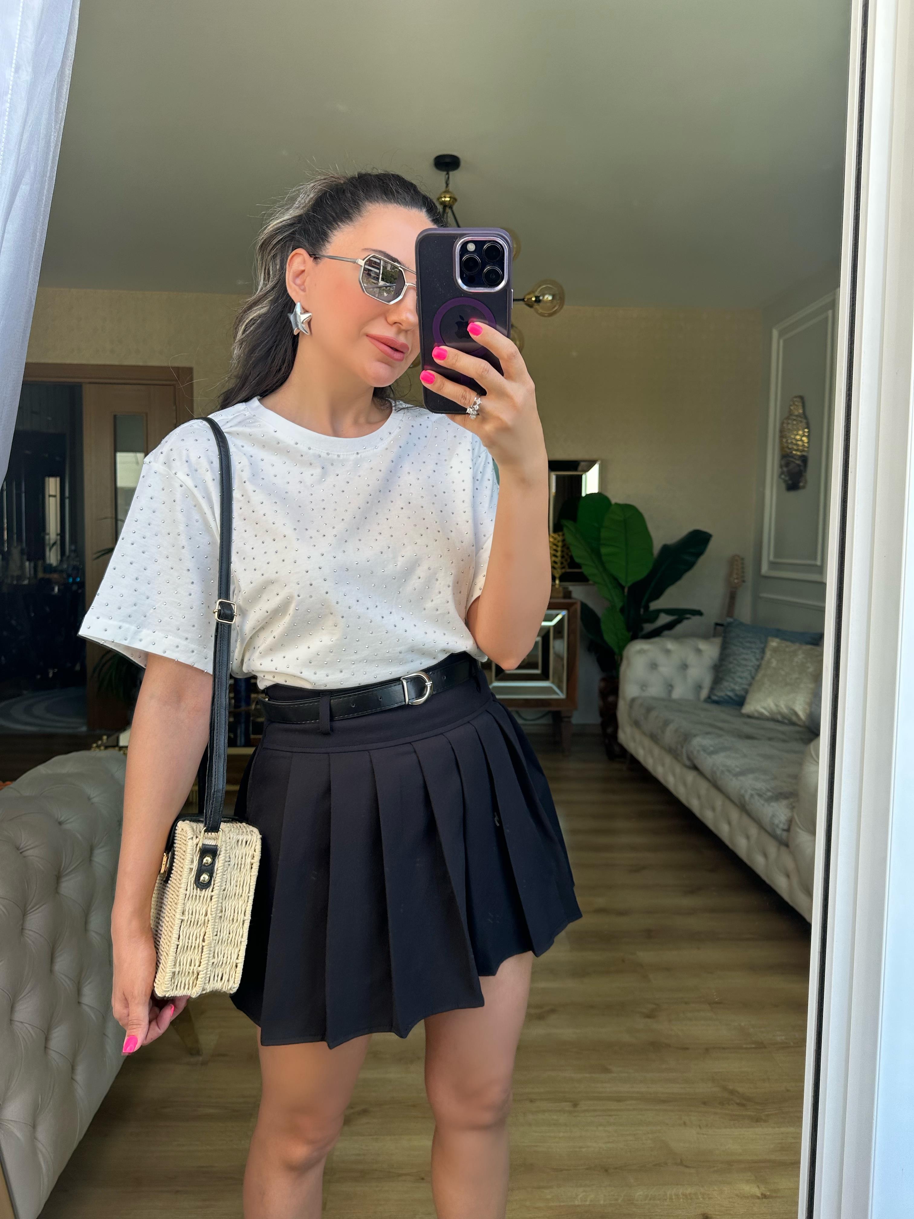 Siyah Pileli Kemerli Şort Etek