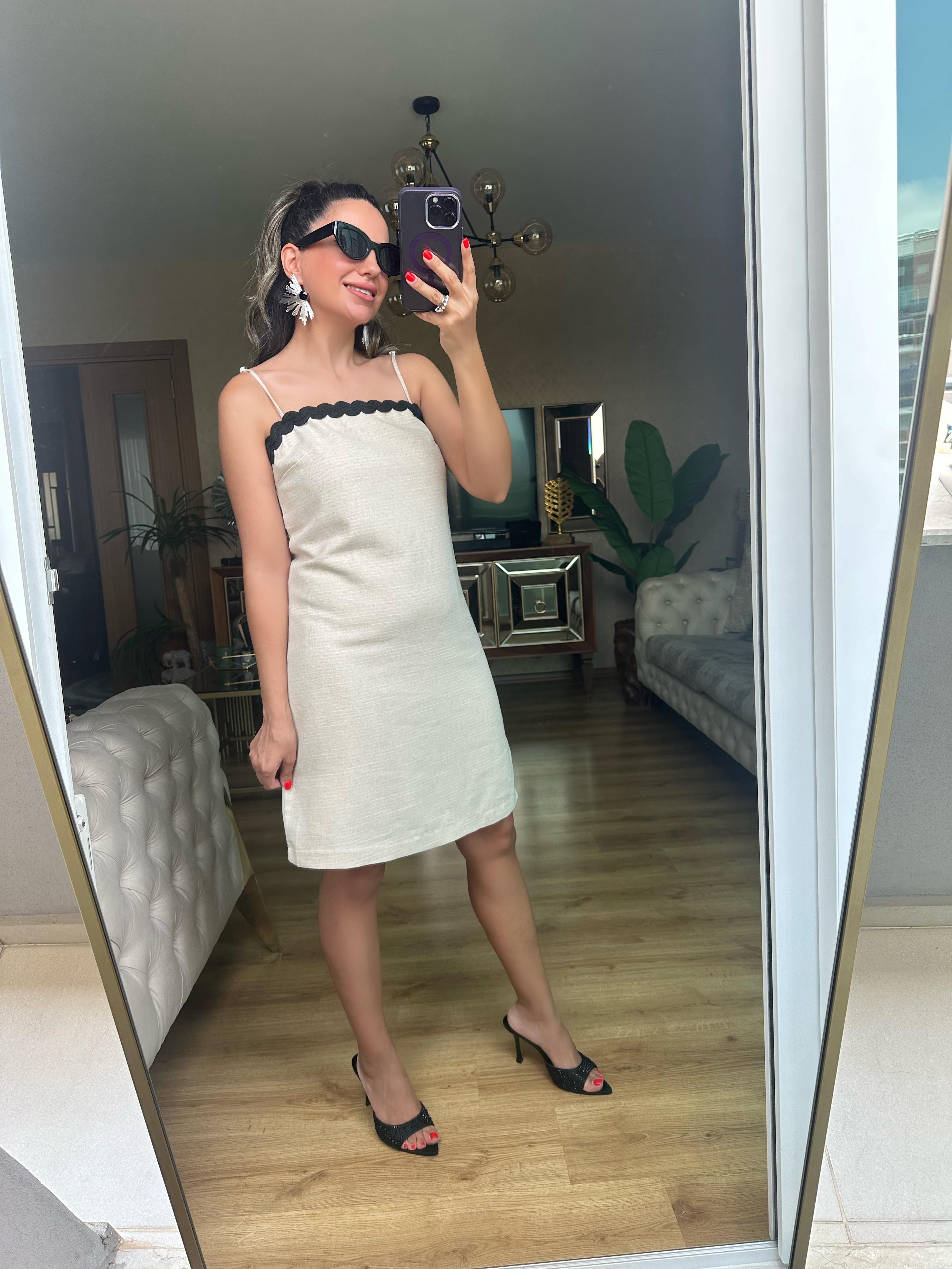 Siyah Şeritli Askılı Keten Elbise