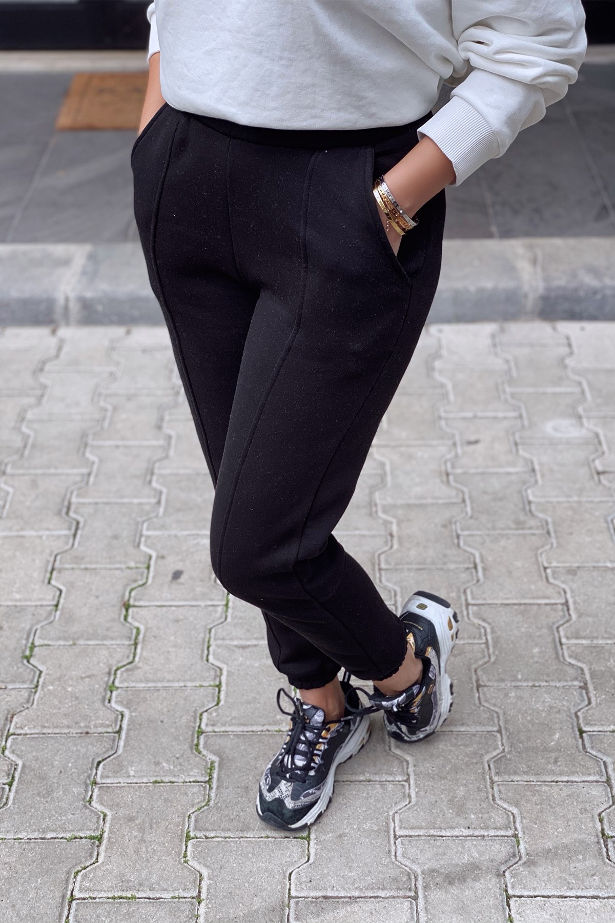 Siyah Üç İplik Paça Lastikli Eşofman Altı