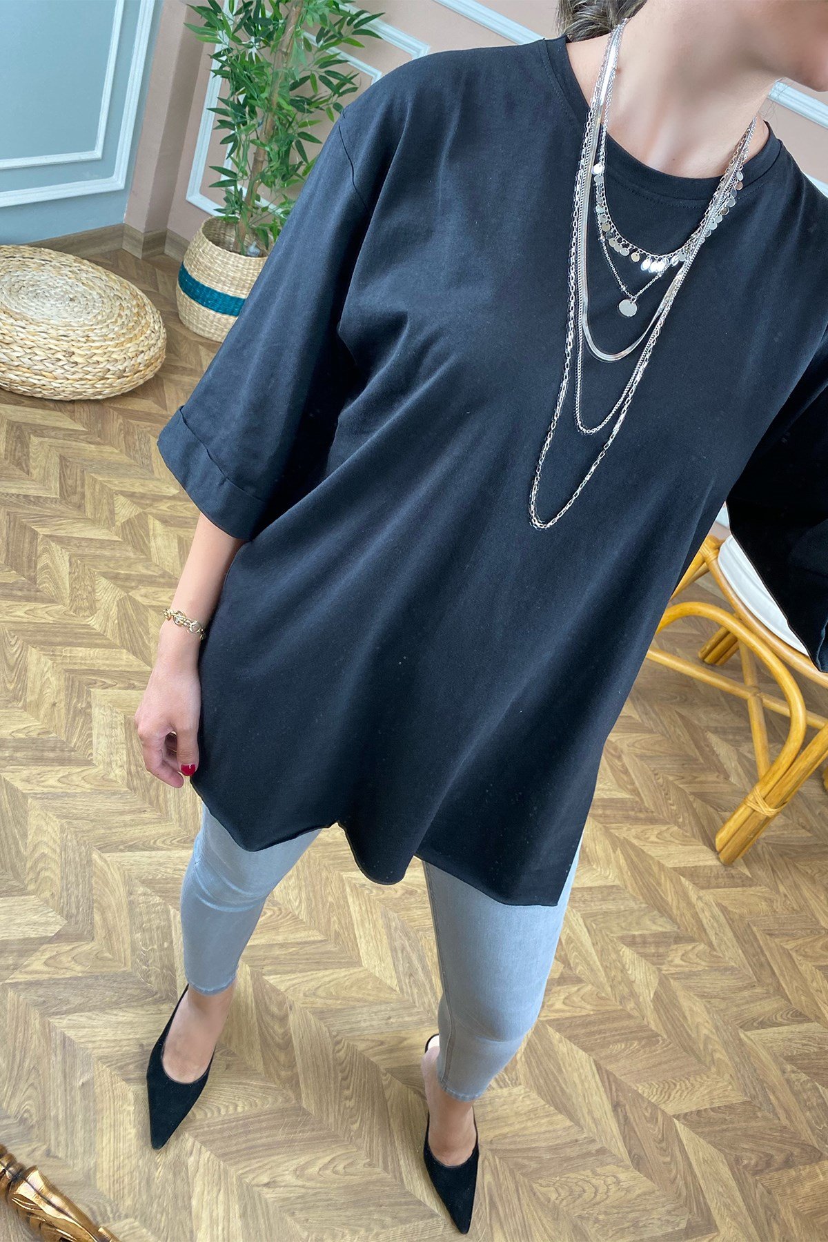 Siyah Yandan Yırtmaçlı Basic Tshirt 