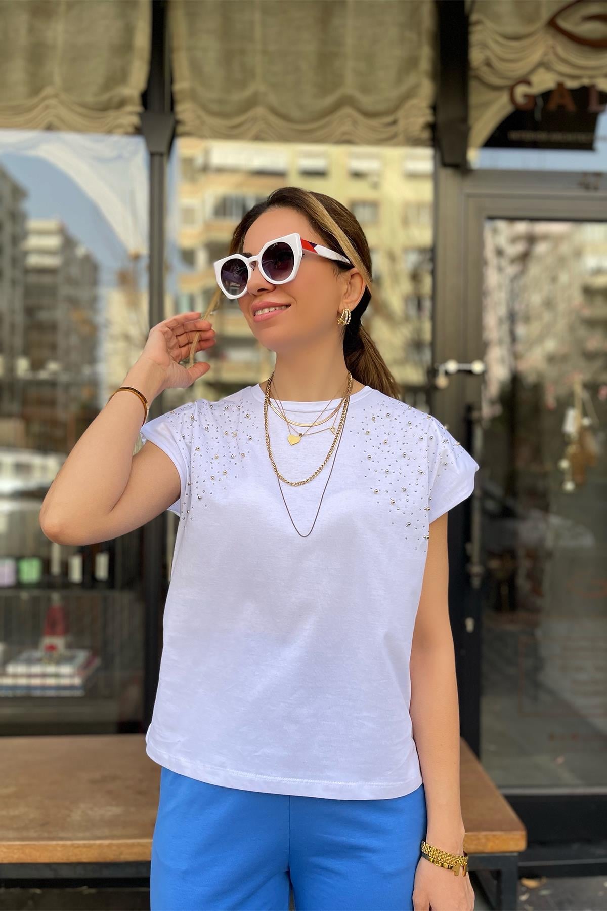 Taşlı Vatkalı Beyaz Tshirt