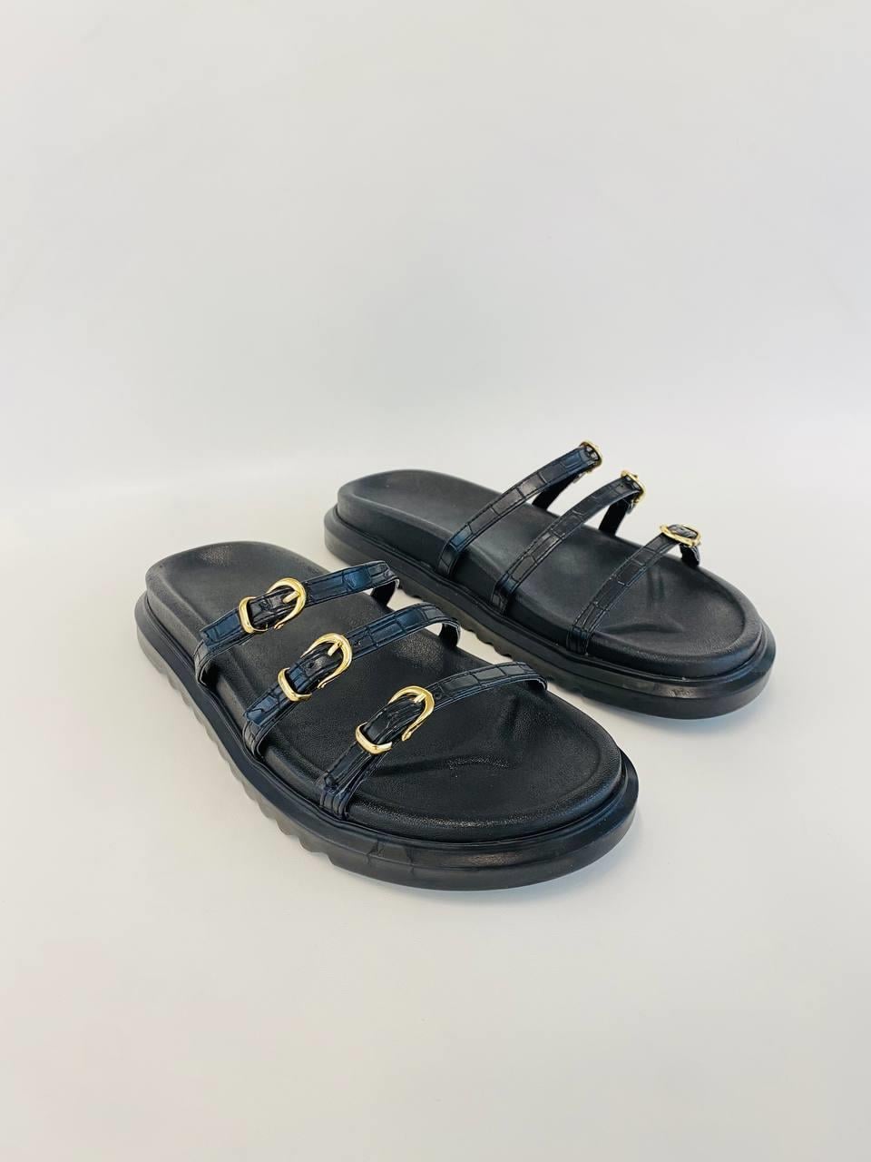 Üç Tokalı Siyah Terlik