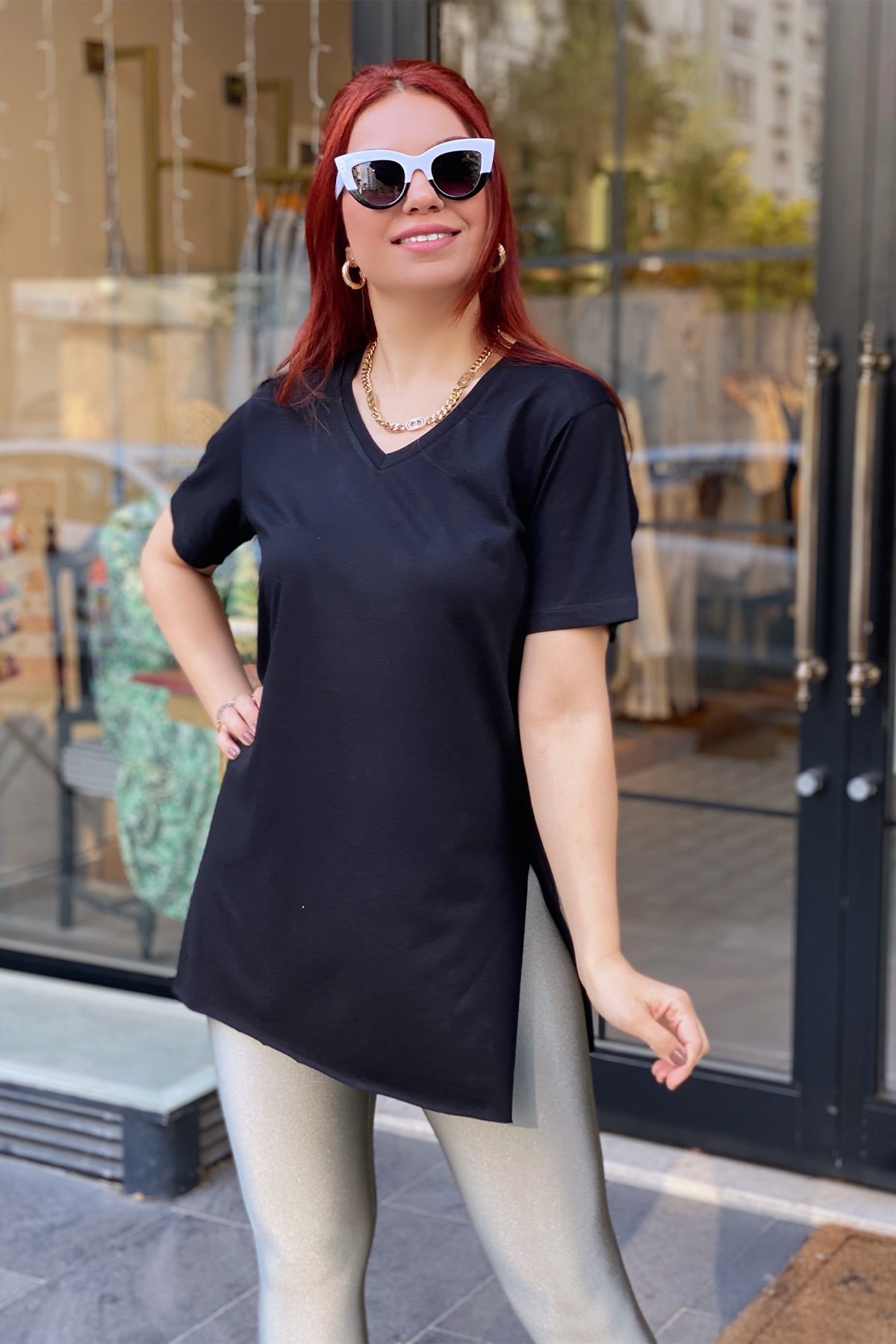 V Yaka Yandan Yırtmaçlı Siyah Basic Tshirt