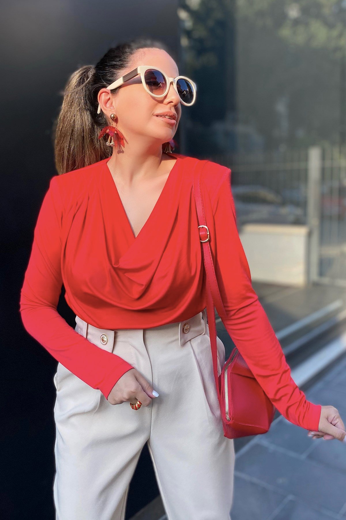 Vatkalı Degaje Yaka Kırmızı Bluz 