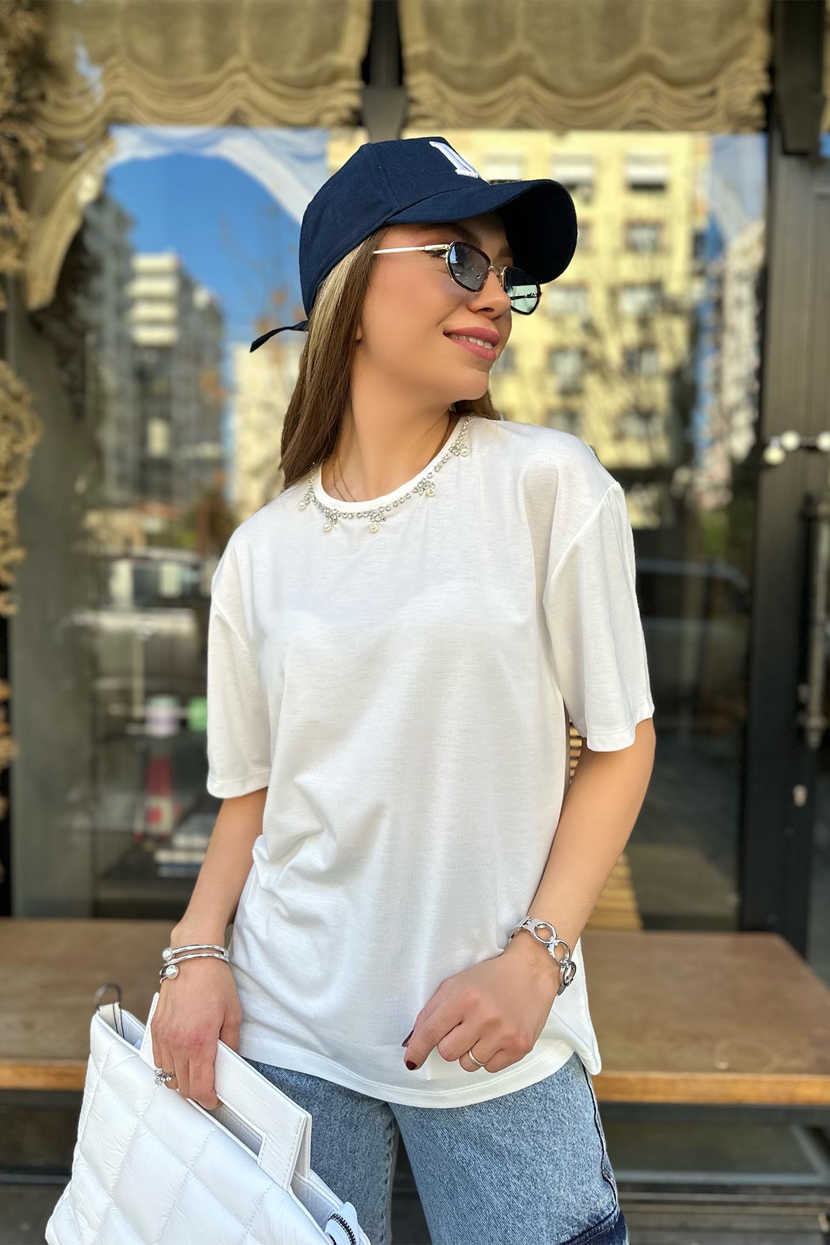 Yakası Taşlı Tshirt