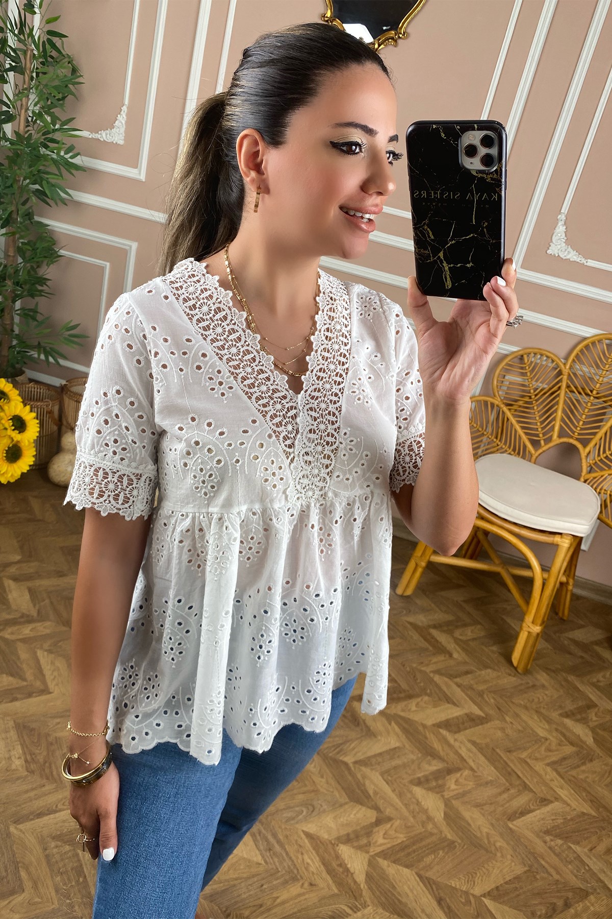 Yarım Kol V Yaka Beyaz Fisto Bluz