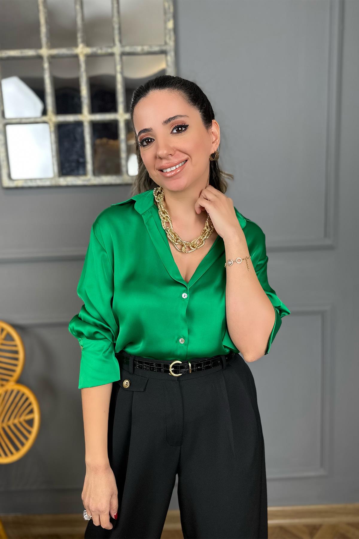 Yeşil Saten Gömlek