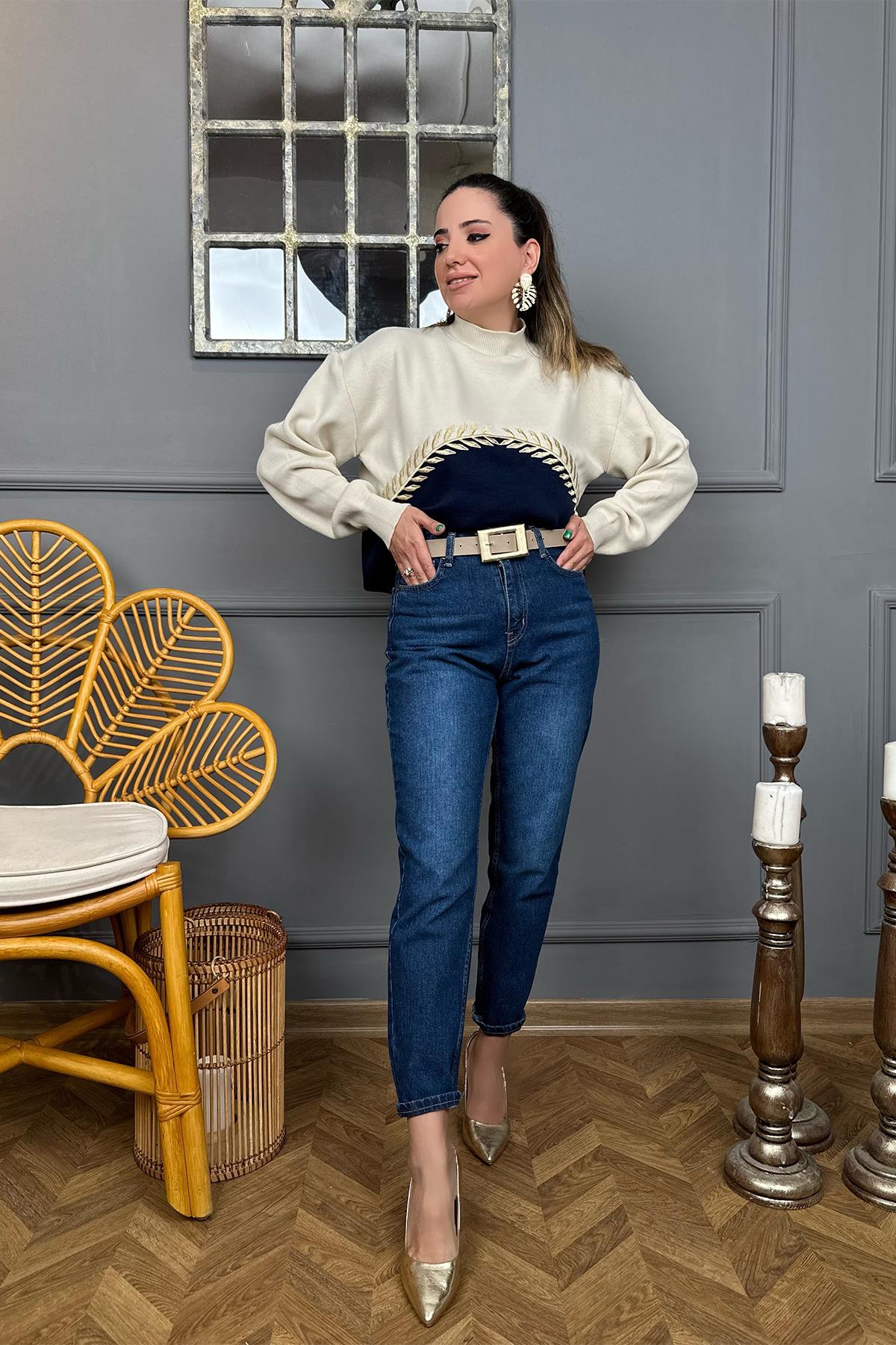 Yıkama Detaylı Koyu Mom Jean