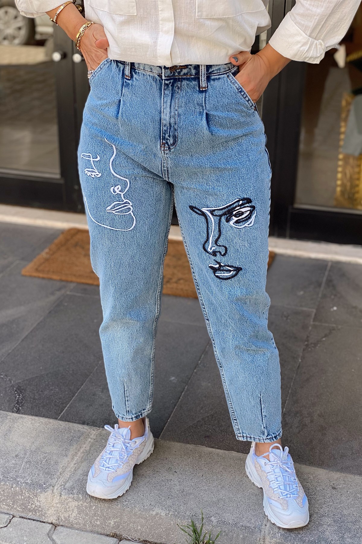 Yüz Motifli Kot Pantolon