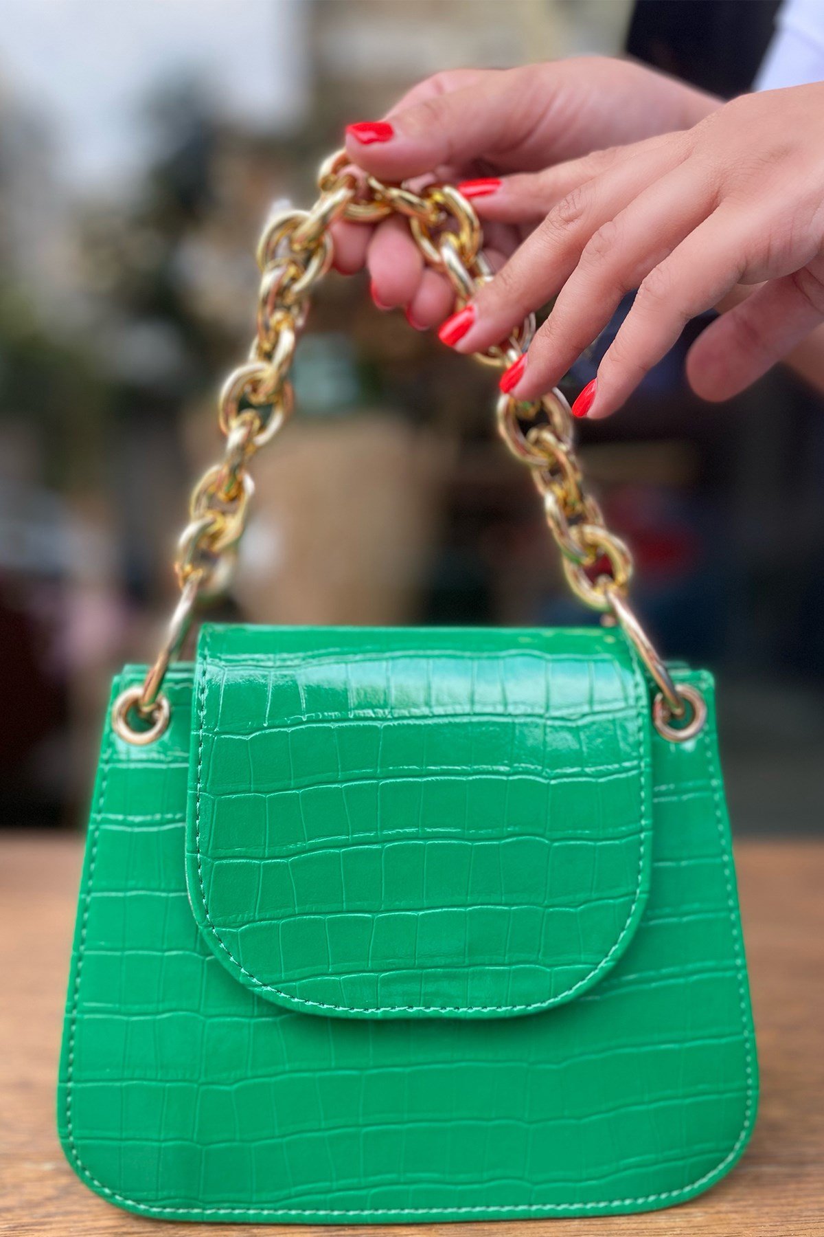 Zincirli Yeşil Rugan Çanta