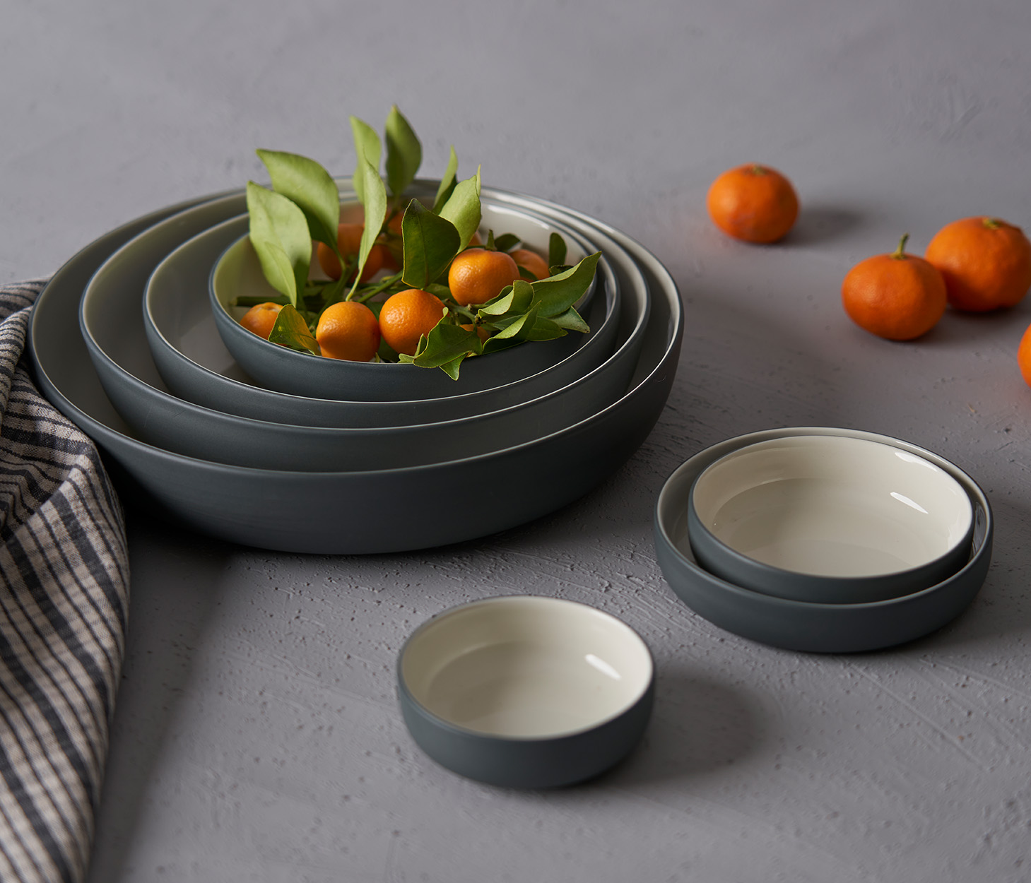 Esma Dereboy's New Minimalist Form: Capsule Bowls