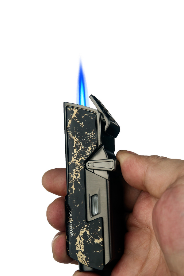 Quantoro Tek Torch Pürmüz Delicili/İğneli Siyah Gold Desenli Metal Puro Çakmağı