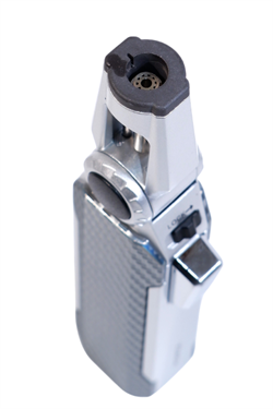 Parmida Tek Torch Pürmüz Oynar Başlıklı Karbon Desenli Gümüş Masa Tipi Metal Puro Çakmağı