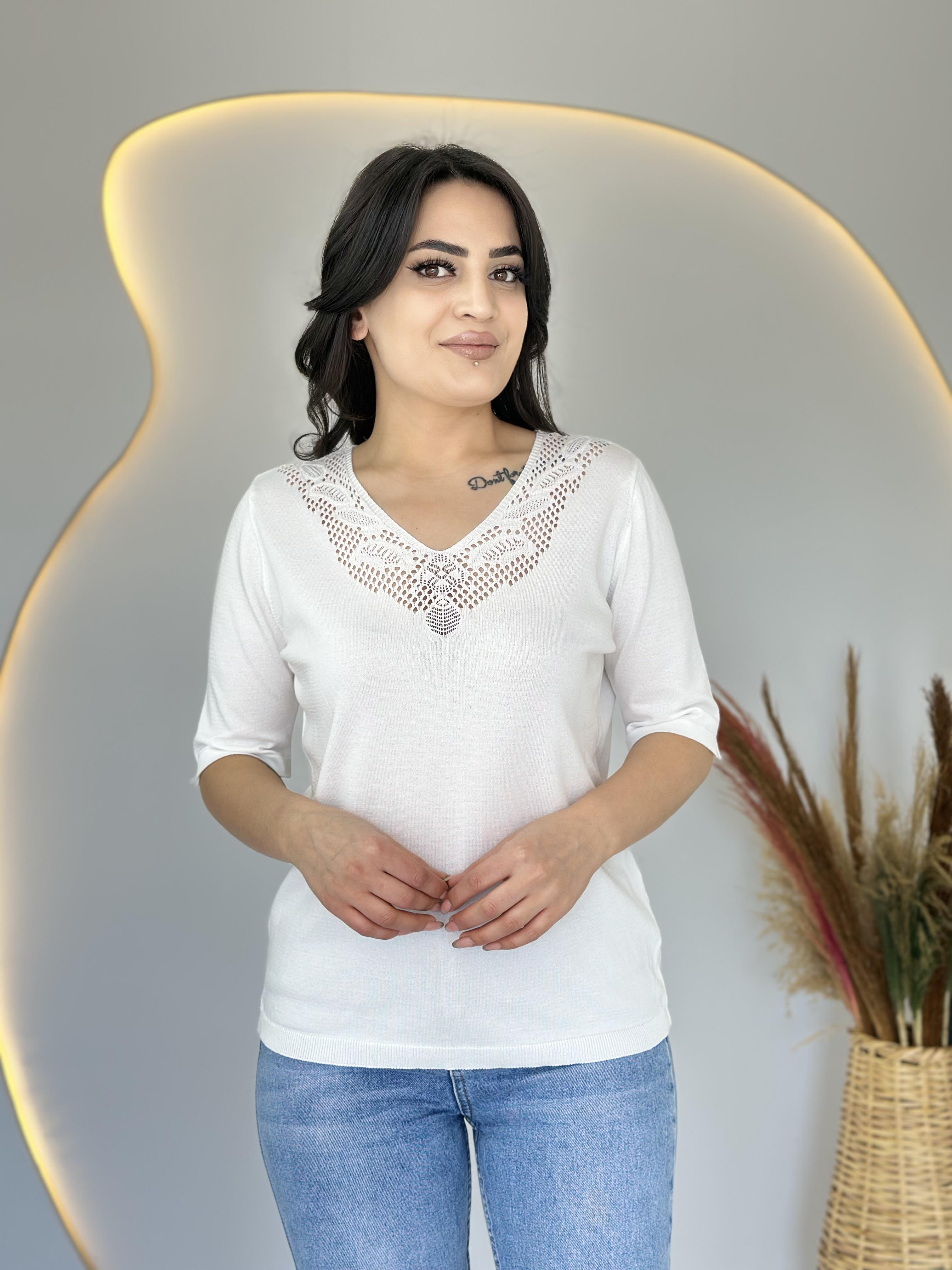 Alba Beyaz V Yaka Ve Sırt Ajur Detaylı Yarım Kol Tshirt Bluz D039