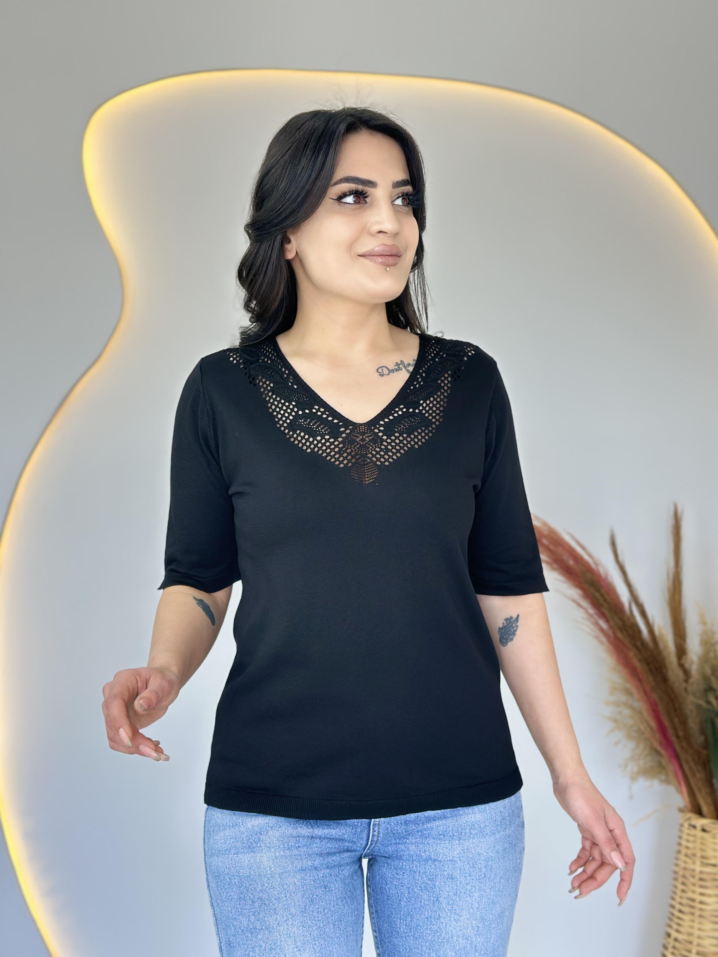 Alba Siyah V Yaka Ve Sırt Ajur Detaylı Yarım Kol Tshirt Bluz D039