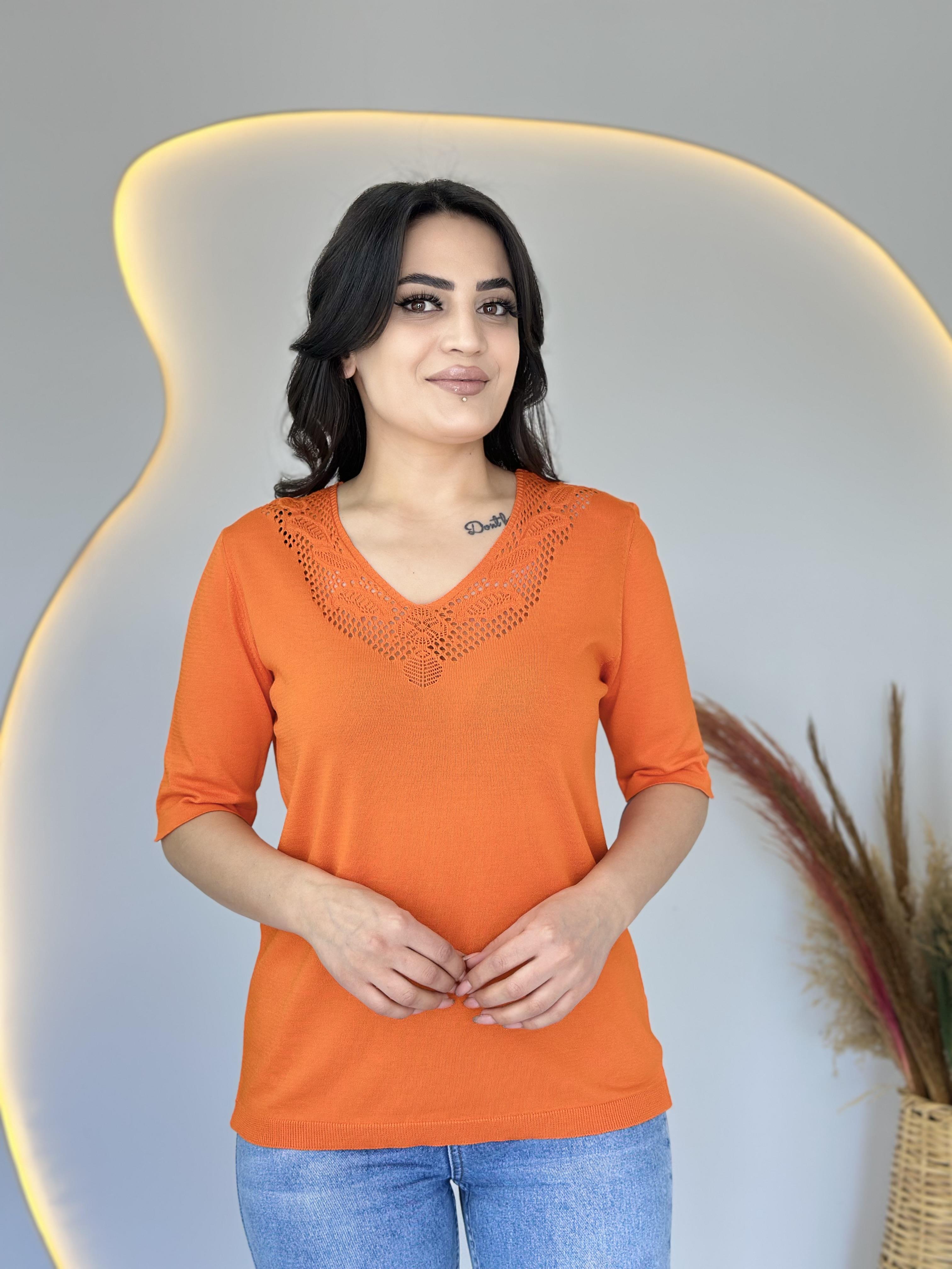 Alba Turuncu Yaka Ve Sırt Ajur Detaylı Yarım Kol Tshirt Bluz D039