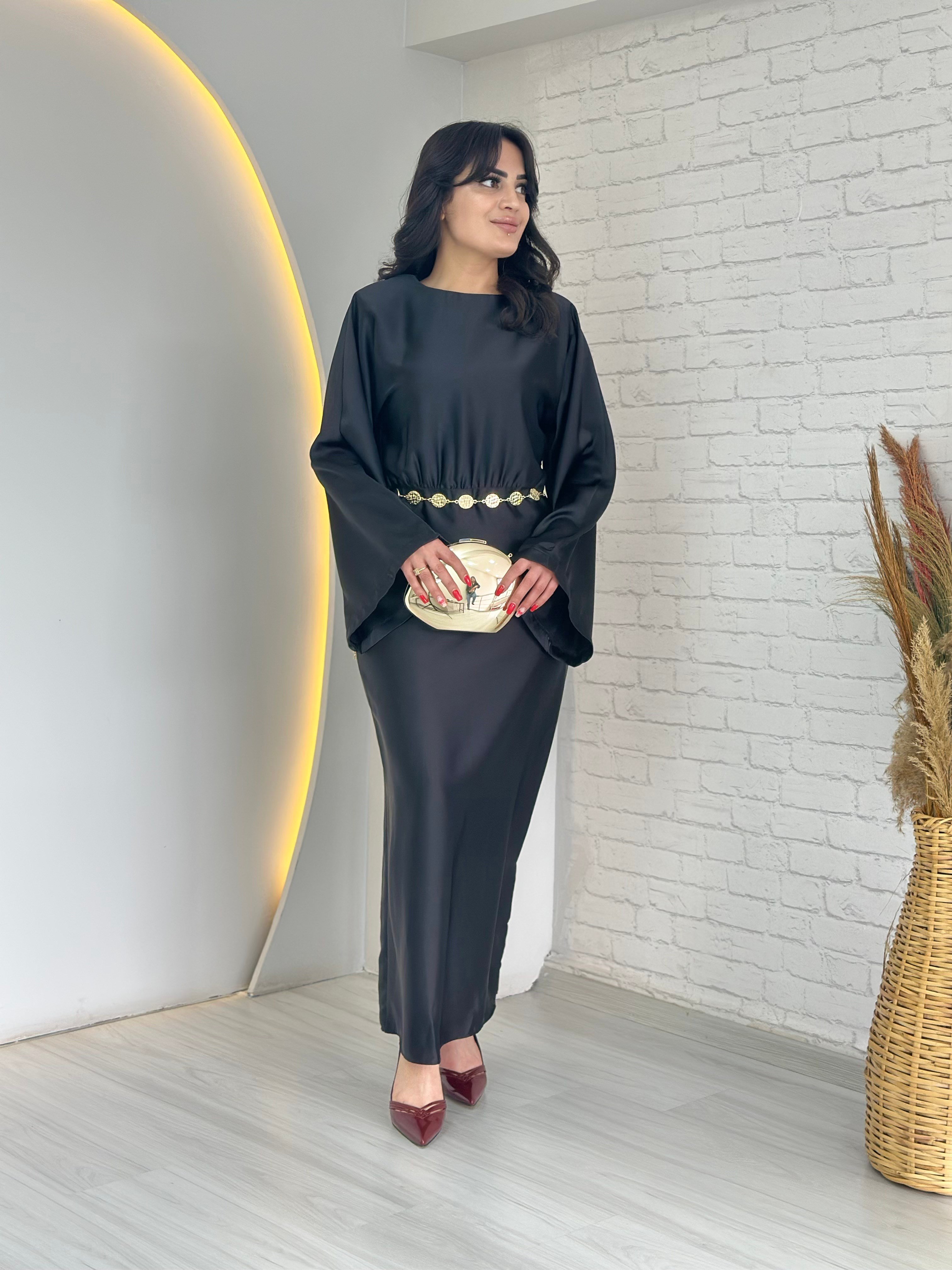 Alia Siyah Vatkalı Yırtmaçlı Kemerli Midi Boy Elbise D100