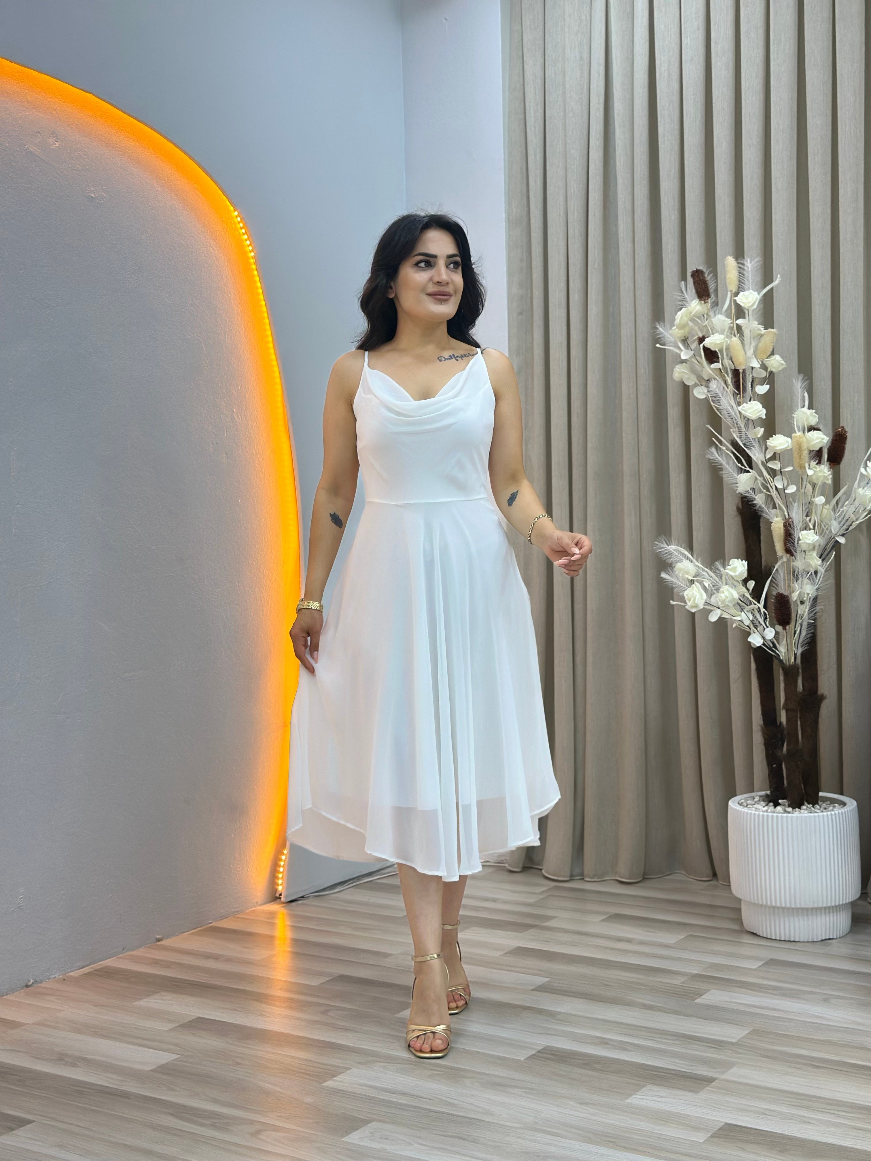 Fois Beyaz Degaje Yaka Astarlı Çiçek Desenli Şifon Midi Boy Elbise D143