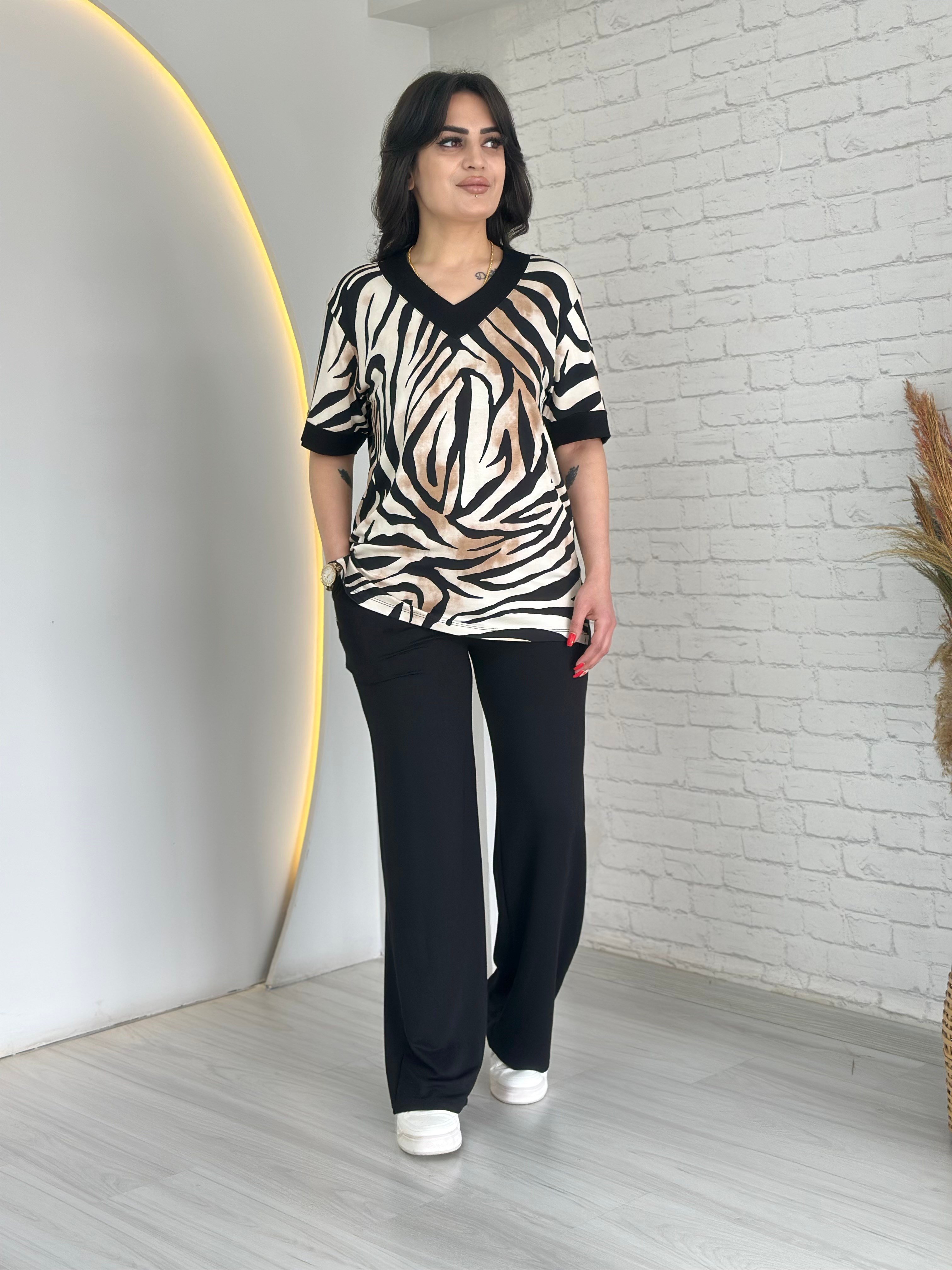 Janes Siyah V Yaka Leopar Desenli Bluz Pantolon İkili Takım D098 