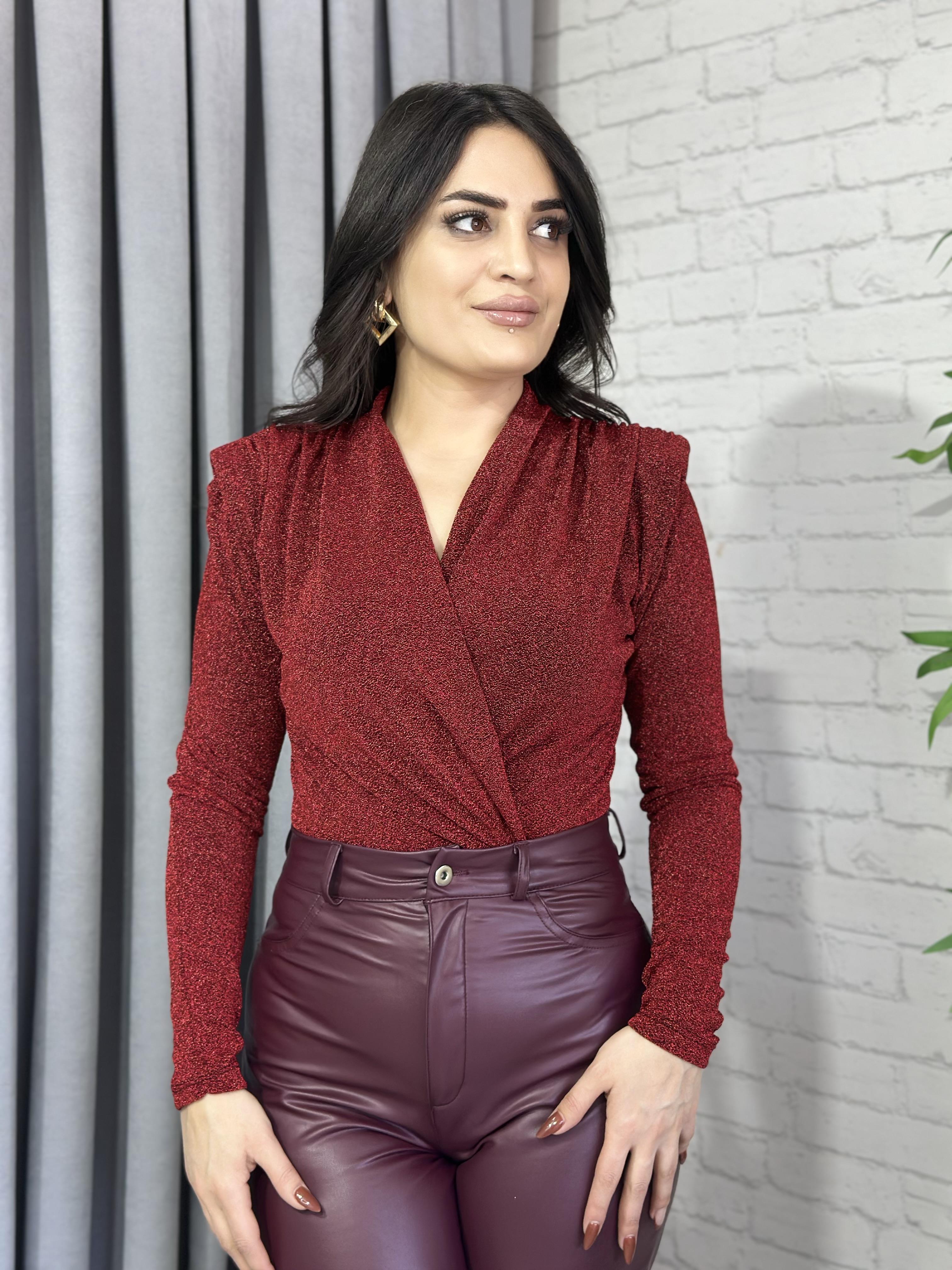 Kırmızı Kruvaze Yaka Vatkalı Simli Bluz