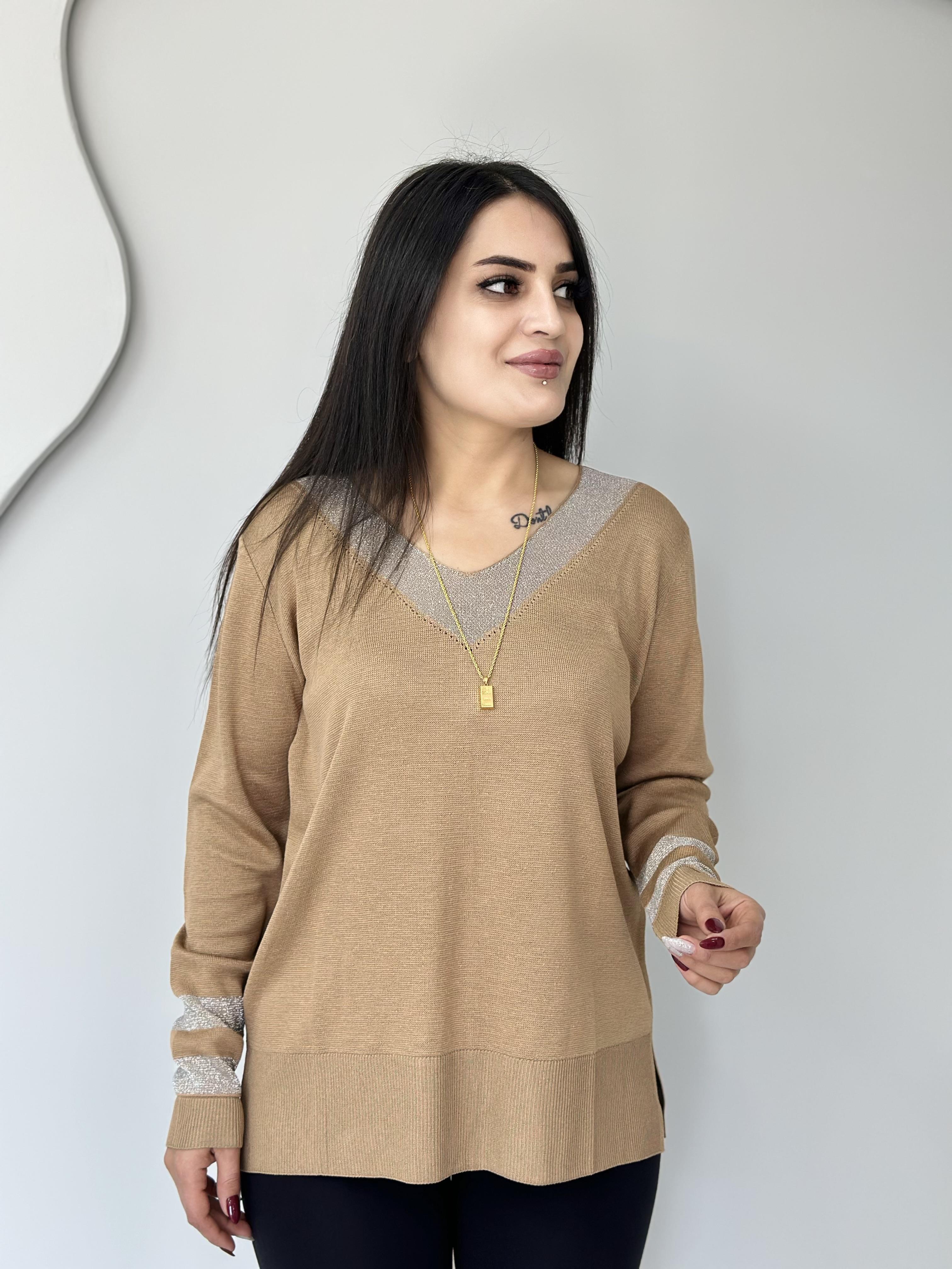 Kora Camel V Yaka Yakası Ve Kolu Gri Simli Likralı Yandan Yırtmaçlı Triko Bluz A073