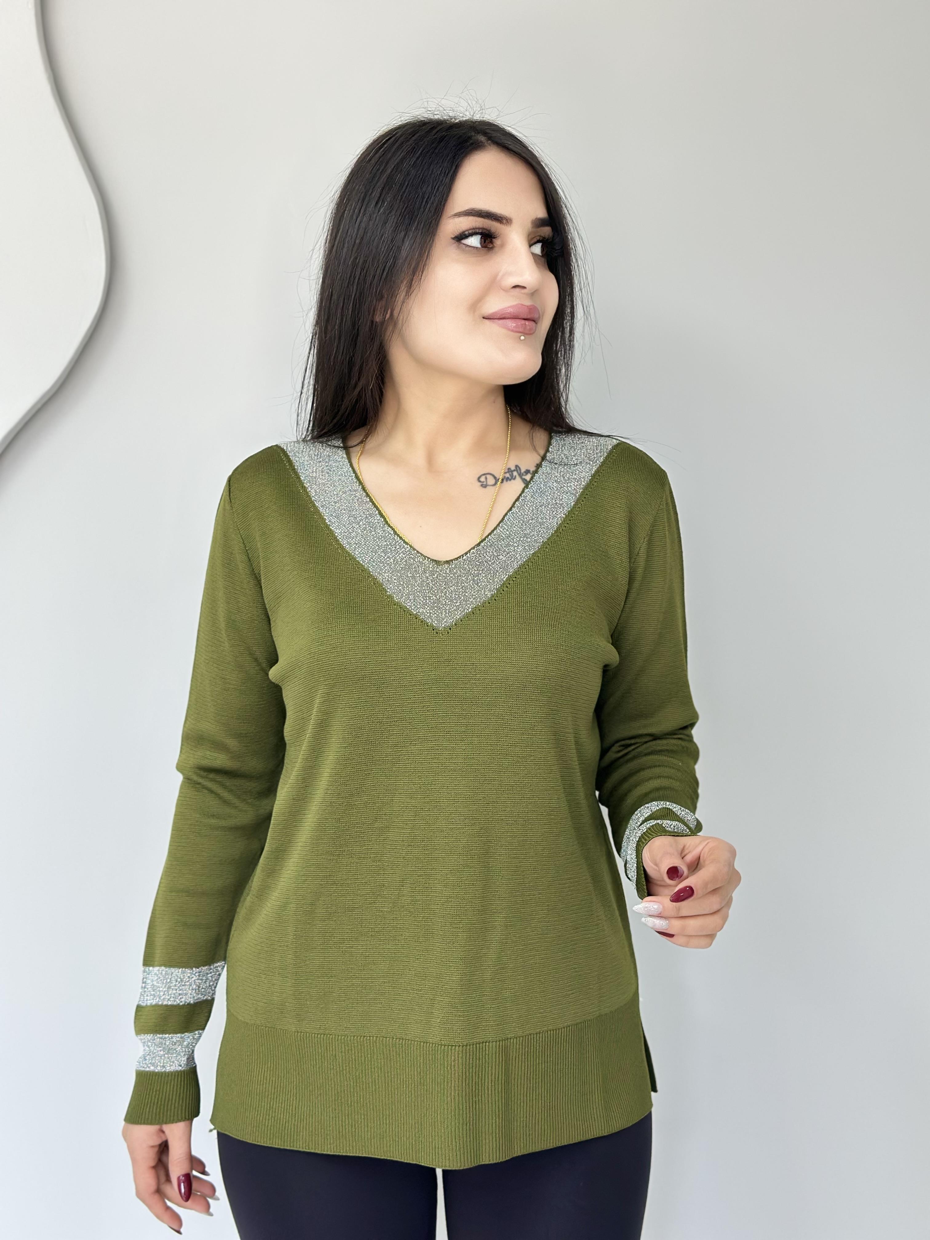 Kora Haki  V Yaka Yakası Ve Kolu Gri Simli Likralı Yandan Yırtmaçlı Triko Bluz A069